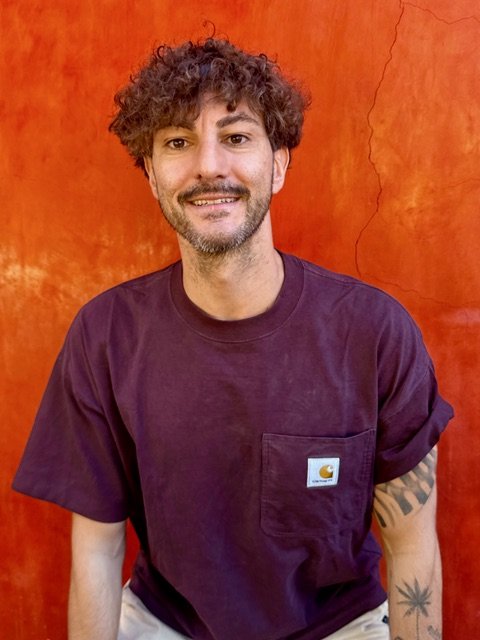 Michael Kammermeier bietet Breathwok & Yin Yoga in München im Brehm an. Er bietet einen Traumainformierten Zugang.