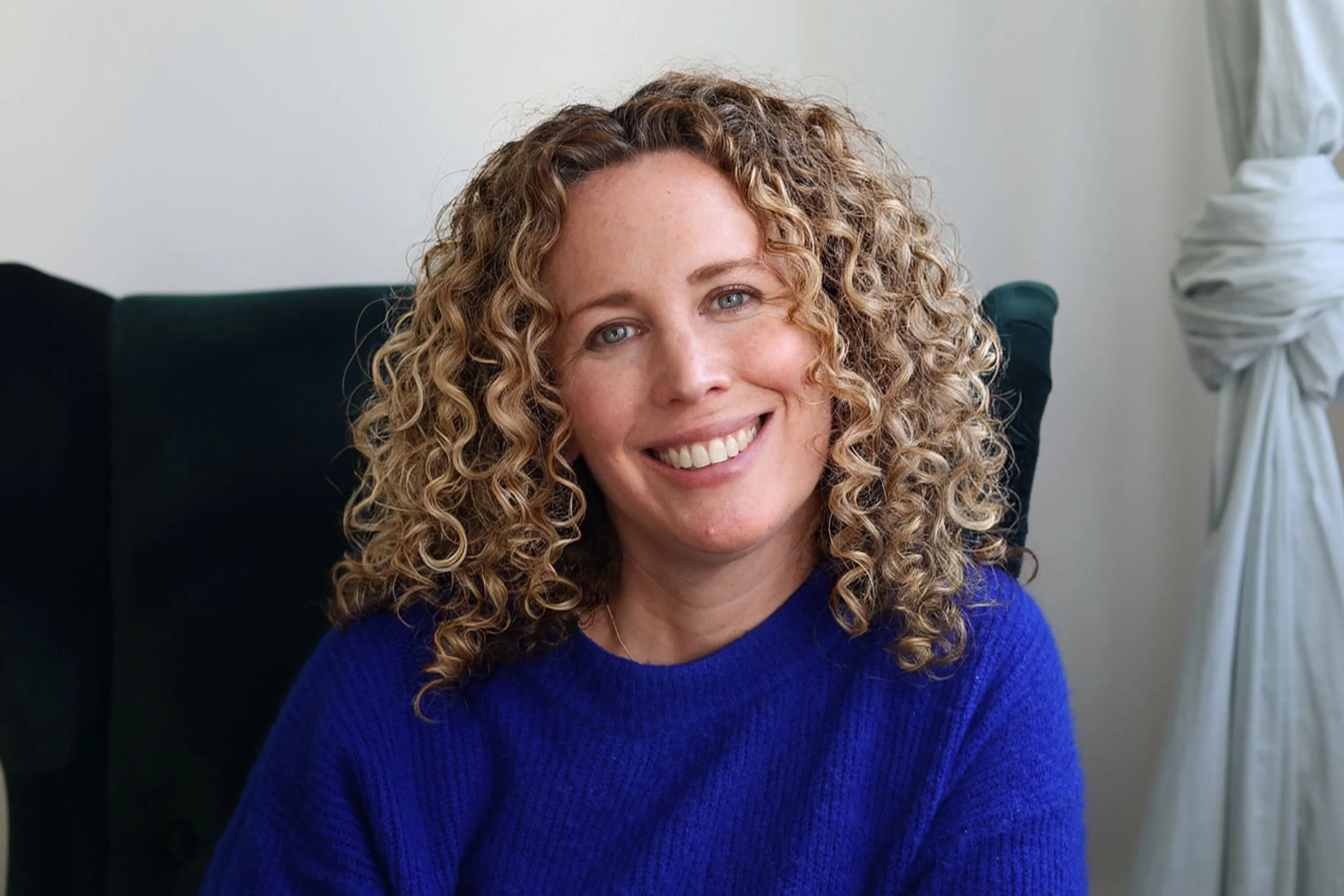 Michelle Clare arbeitet mit Breathwork & Conscious Parenting - denn Beziehungspflege bezieht sich auch auf gesunde Beziehungen in Familien.