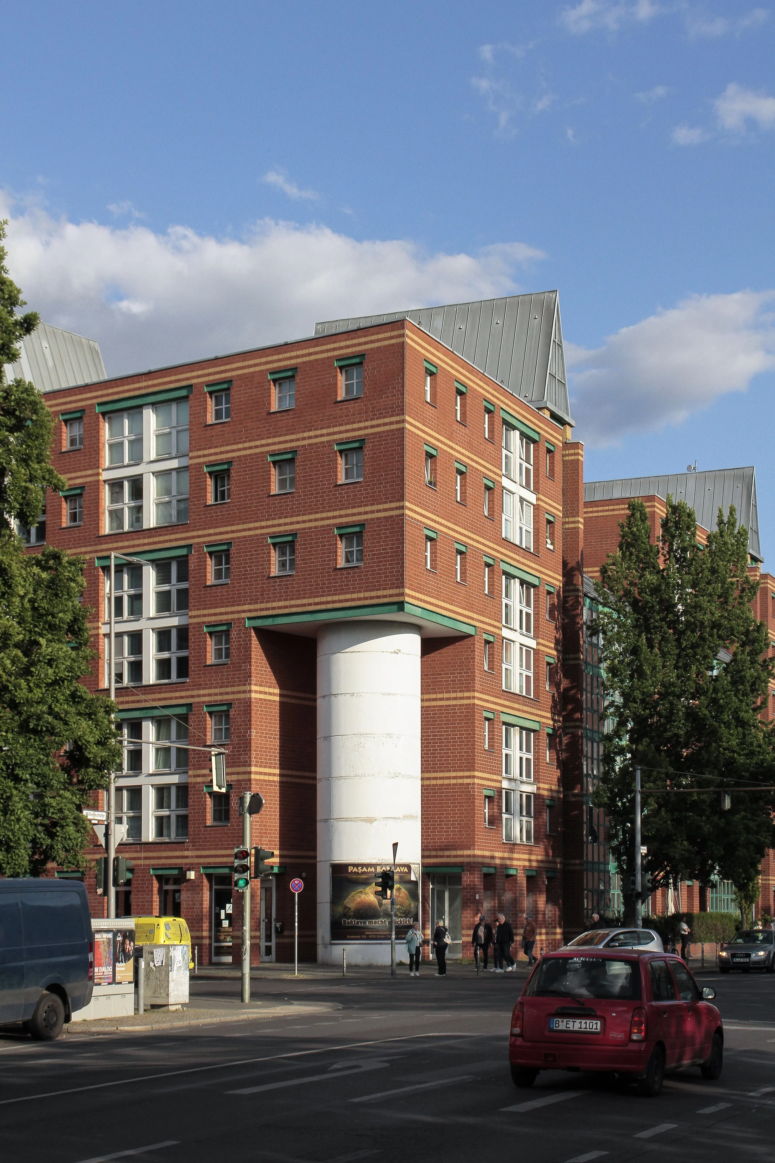 Aldo Rossi Haus/ Südliche Friedrichstadt Housing Complex - Aldo Rossi, Gianni Braghieri, Berlin