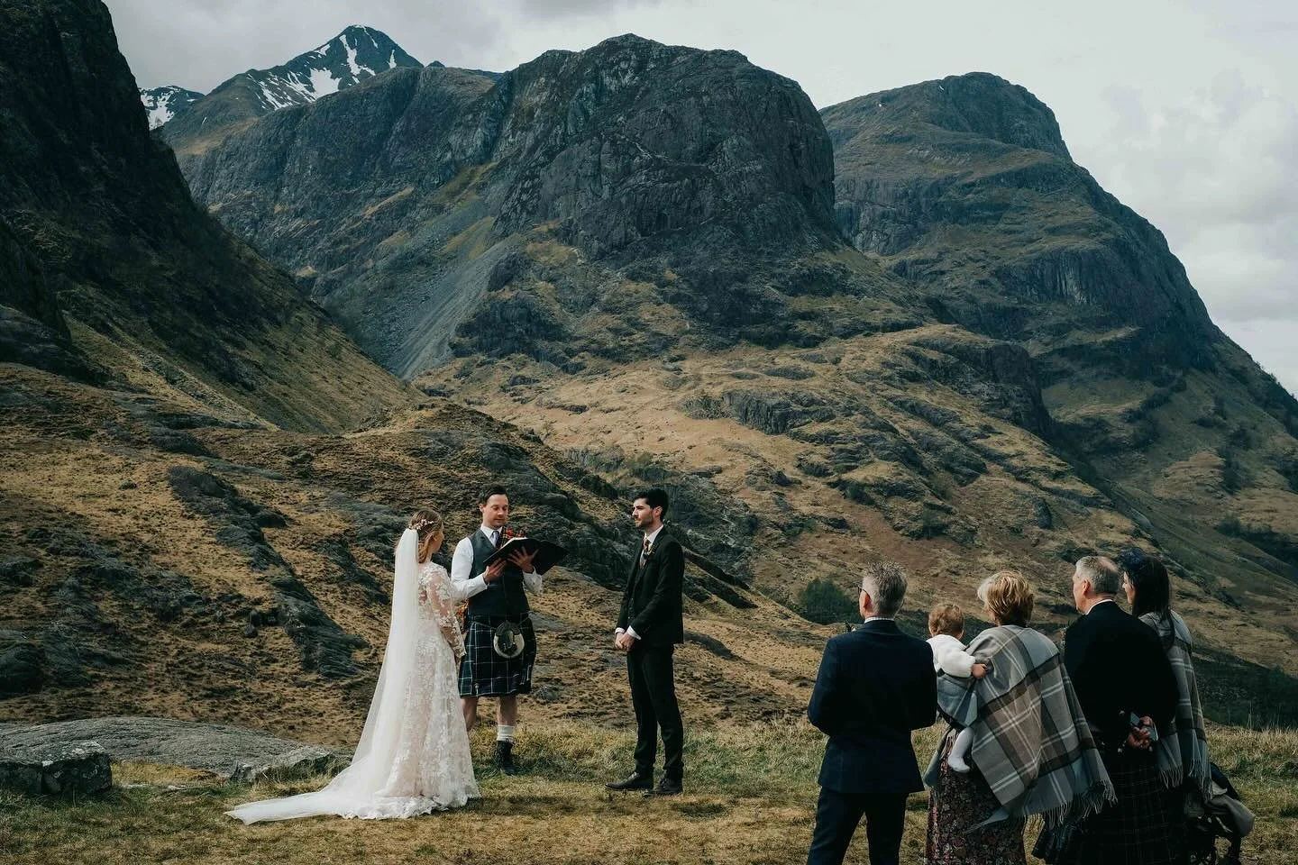 When people ask about my favourite wedding from the past 15yrs and over 800 weddings.. it&rsquo;s always this elopement I shot in Glencoe, Scotland. My elopement prices start at just &pound;295. 
.
#lakedistrictwedding #lakedistrictweddingphotographe