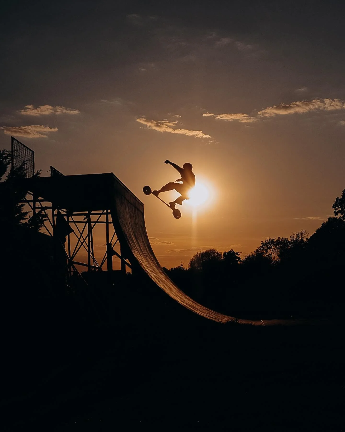 Twilight air at @bugs_boarding 
.
.
#ukmountainboarding #mountainboarding