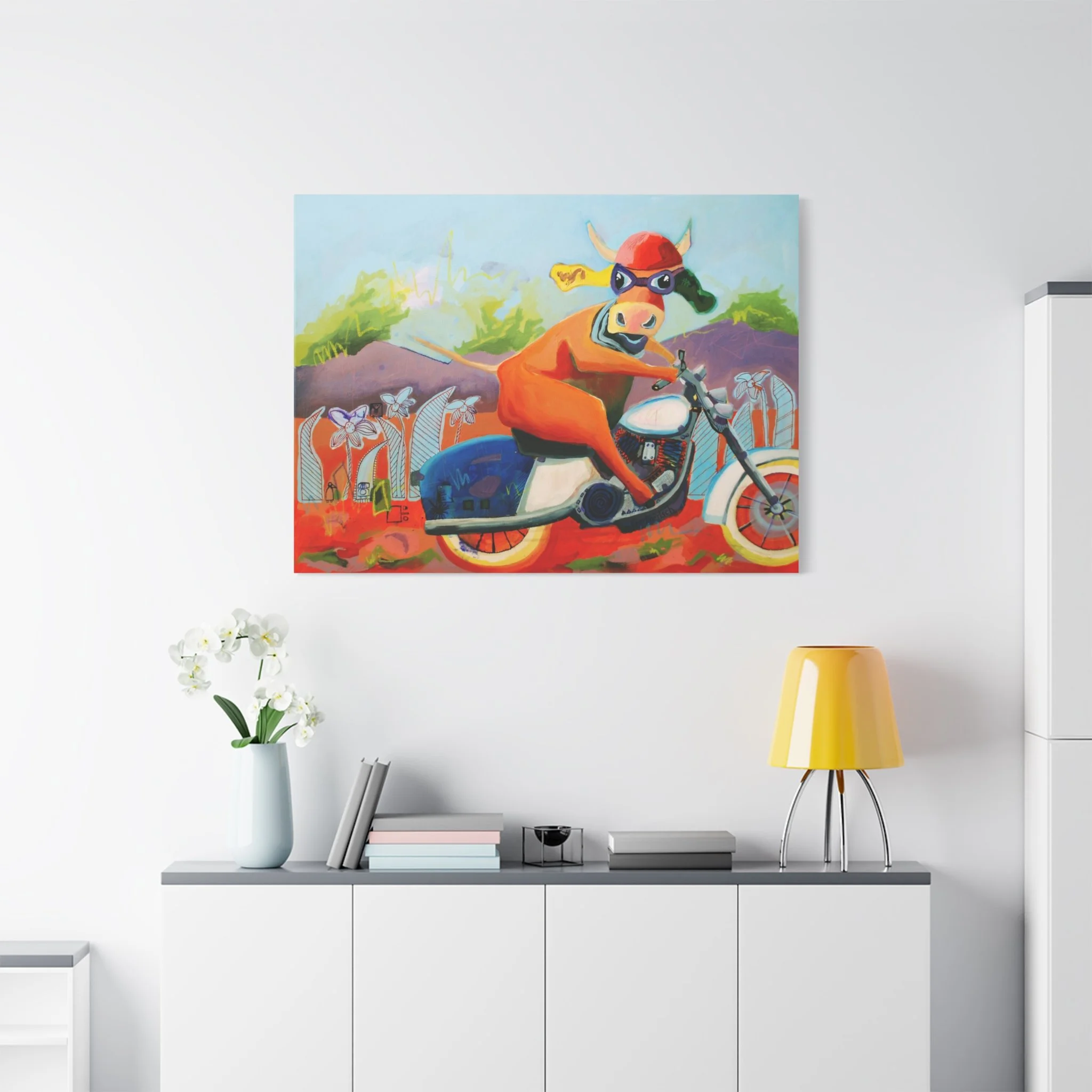 MotoLisi, Kunstdruck nach dem Original von Fredi Gertsch (2013), Schweizer Kunst mit VogelLisi-Kuh auf Motorrad mit Helm und Sonnenbrille, Serie Highlights 2013
