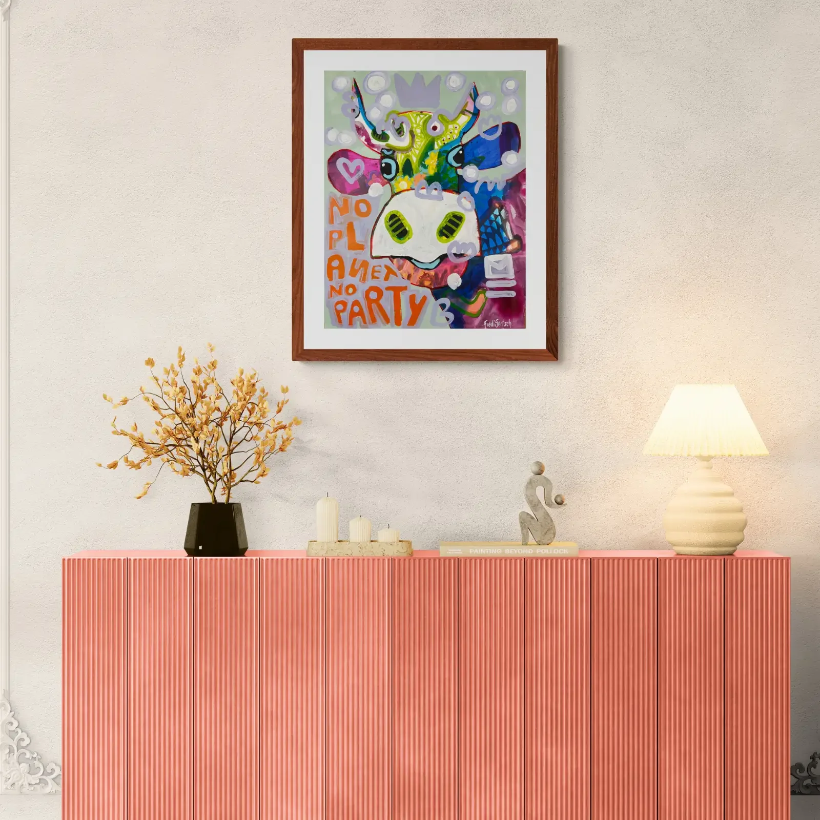 VogelLisi – No Planet, No Party von Fredi Gertsch, Pop Art Wandbild über Sideboard, 2026