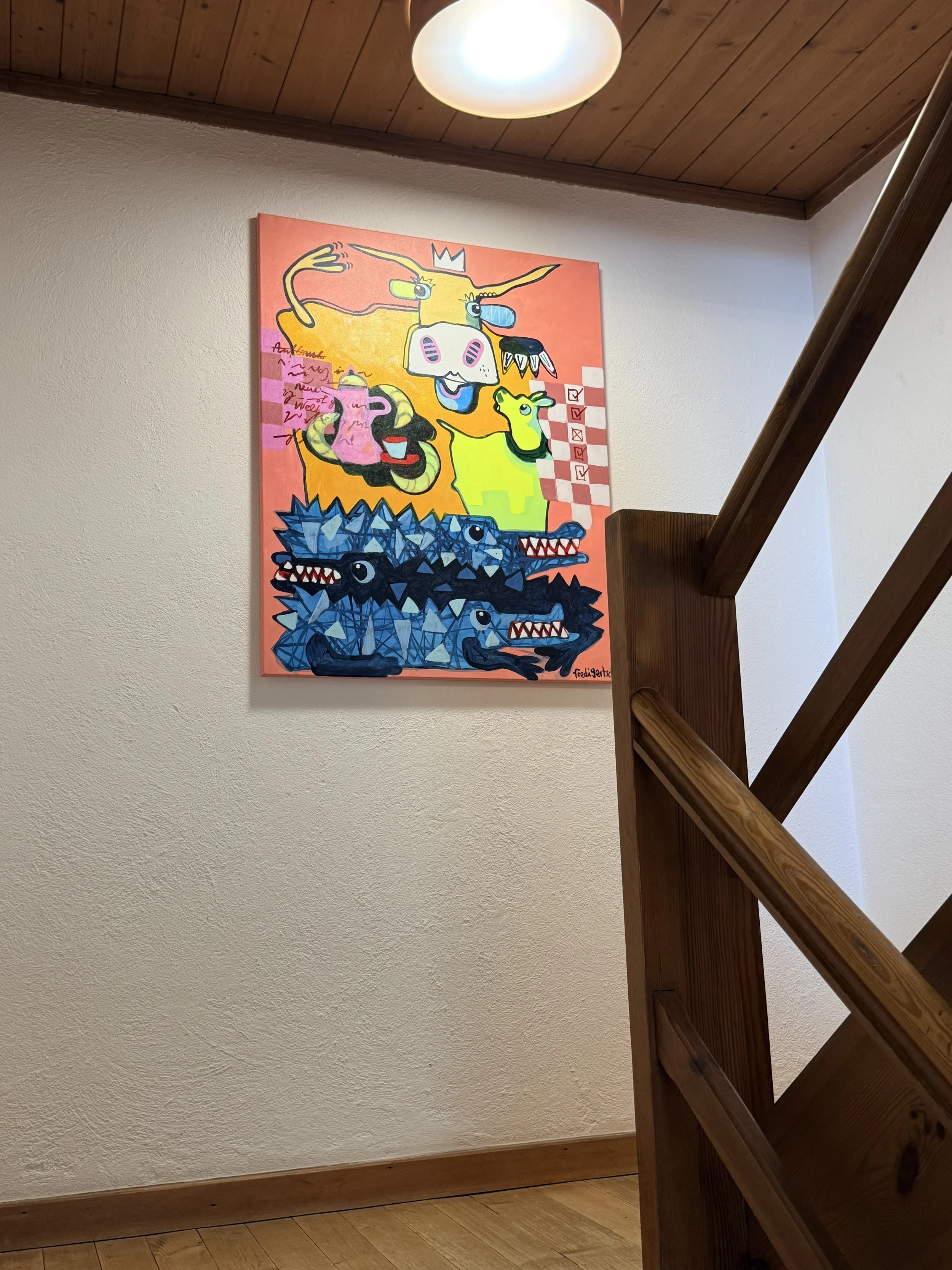 Grossformatiges farbenfrohes Bild von Fredi Gertsch mit Kuh, Geiss und Krokodilen in einem Treppenhaus.