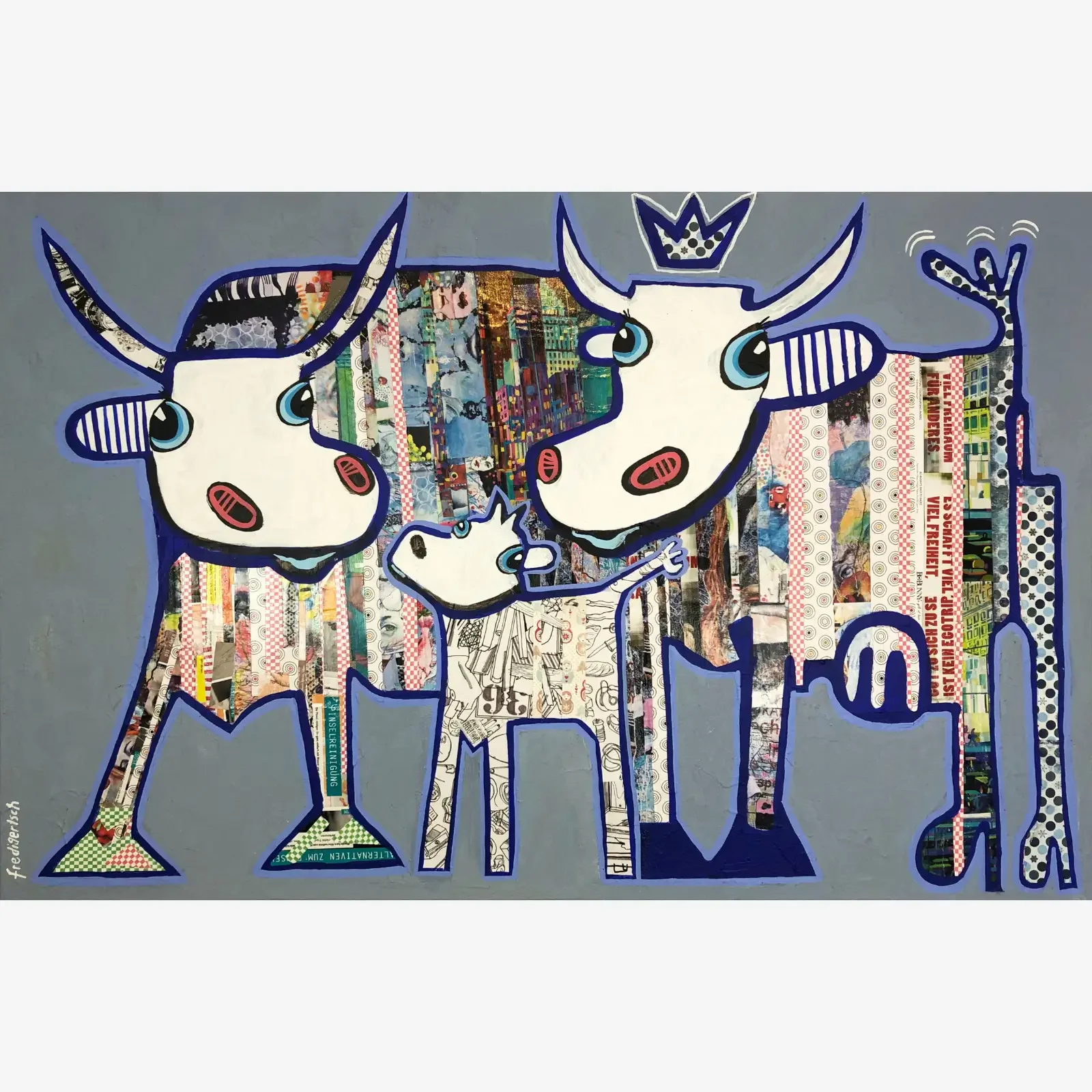We Are Family – Blue Harmony Edition, Acryl Collage auf Leinwand mit drei Kühen, Zeitungsfetzen und blauen Akzenten, Fredi Gertsch, 2020