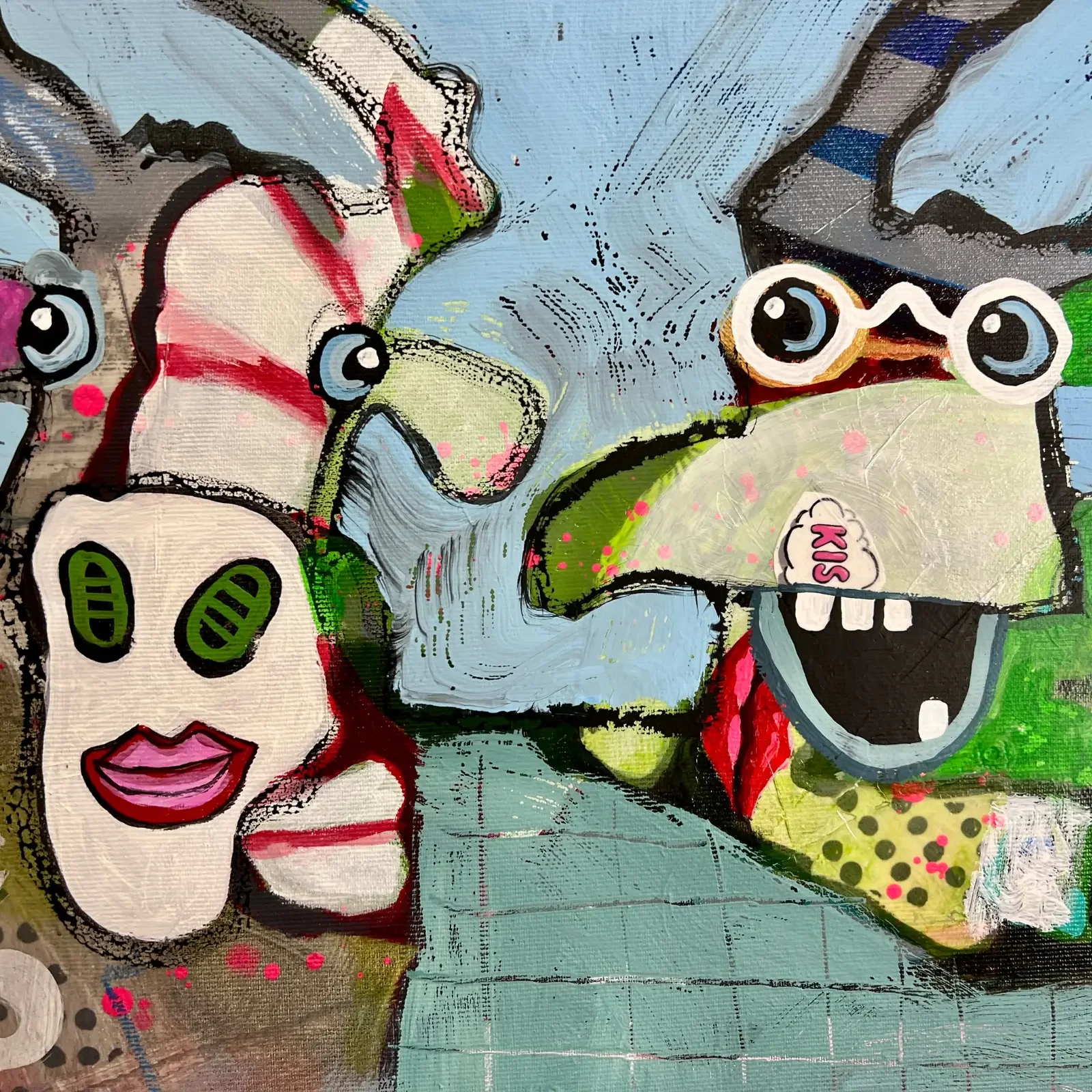 Detail Kuhgesicht mit Collage, rote und grüne Akzente, Pop Art Acrylgemälde Autumn Love, Fredi Gertsch, 2025