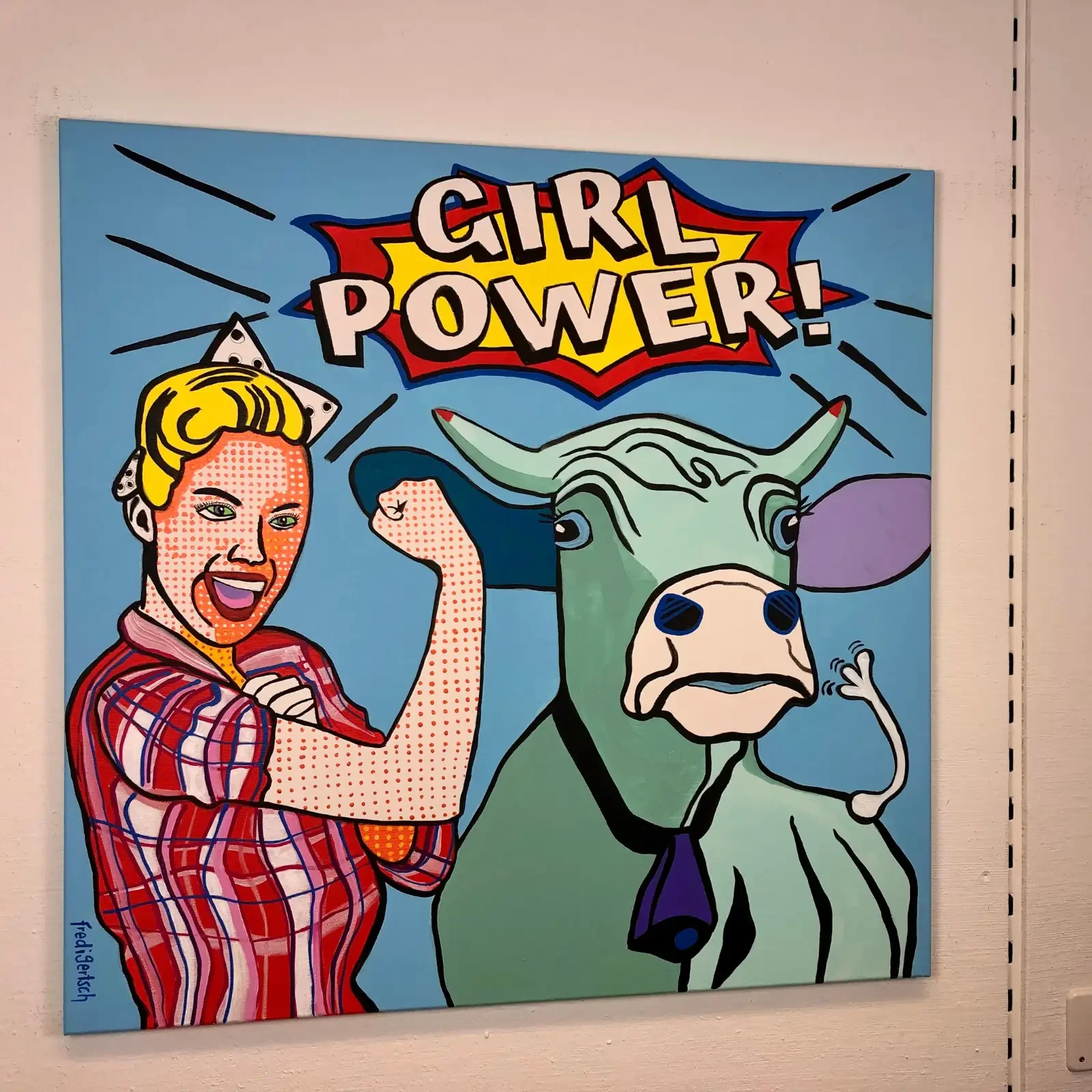 Girl Power!, Pop Art Acrylgemälde auf Leinwand, Nahaufnahme Frau und Kuh, Fredi Gertsch, 2021
