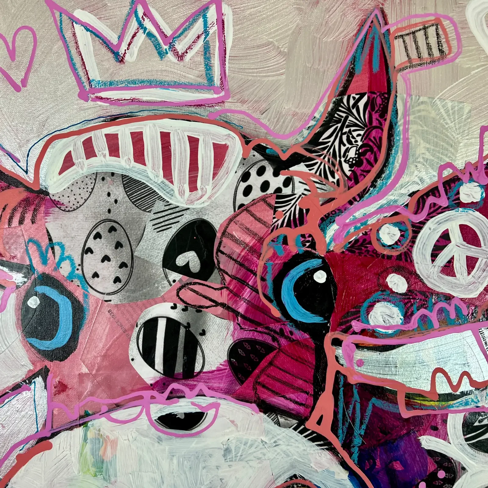Detail Krone und Ohr mit Peace-Symbolen, Pop Art Acrylgemälde VogelLisi – Pink Peace, Fredi Gertsch, 2026