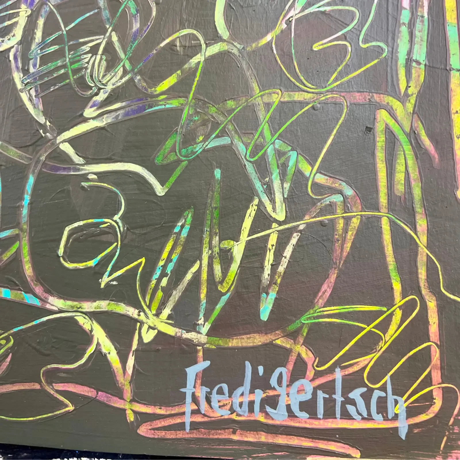 Detail Signatur auf dunklem Grund, Pop Art Acrylgemälde Baby Mum Helsinki, Fredi Gertsch, 2024