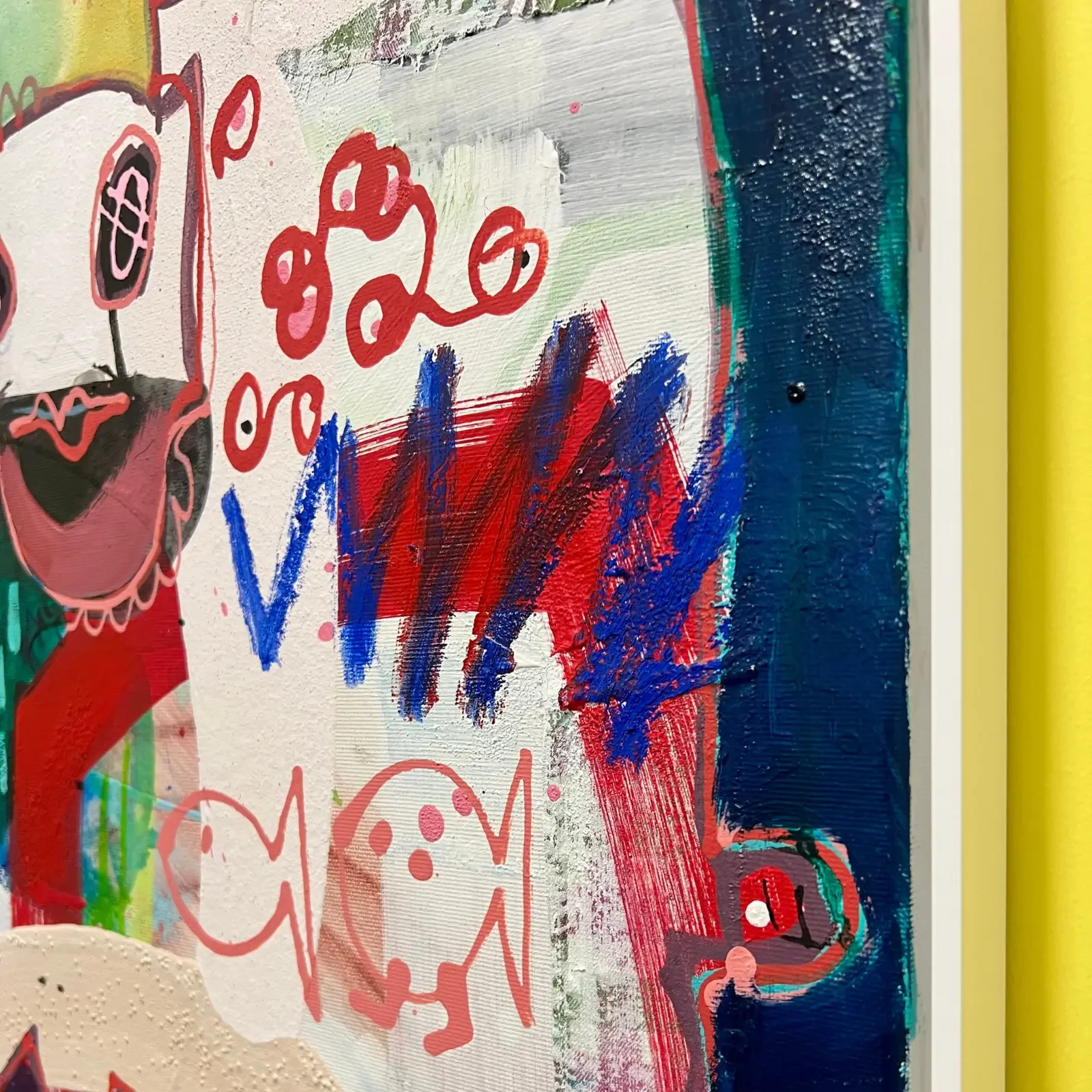 Detail: Farbschichten und Collage-Kanten am Bildrand, Originalgemälde Just Us Two – Crown & Cow von Fredi Gertsch (2026)