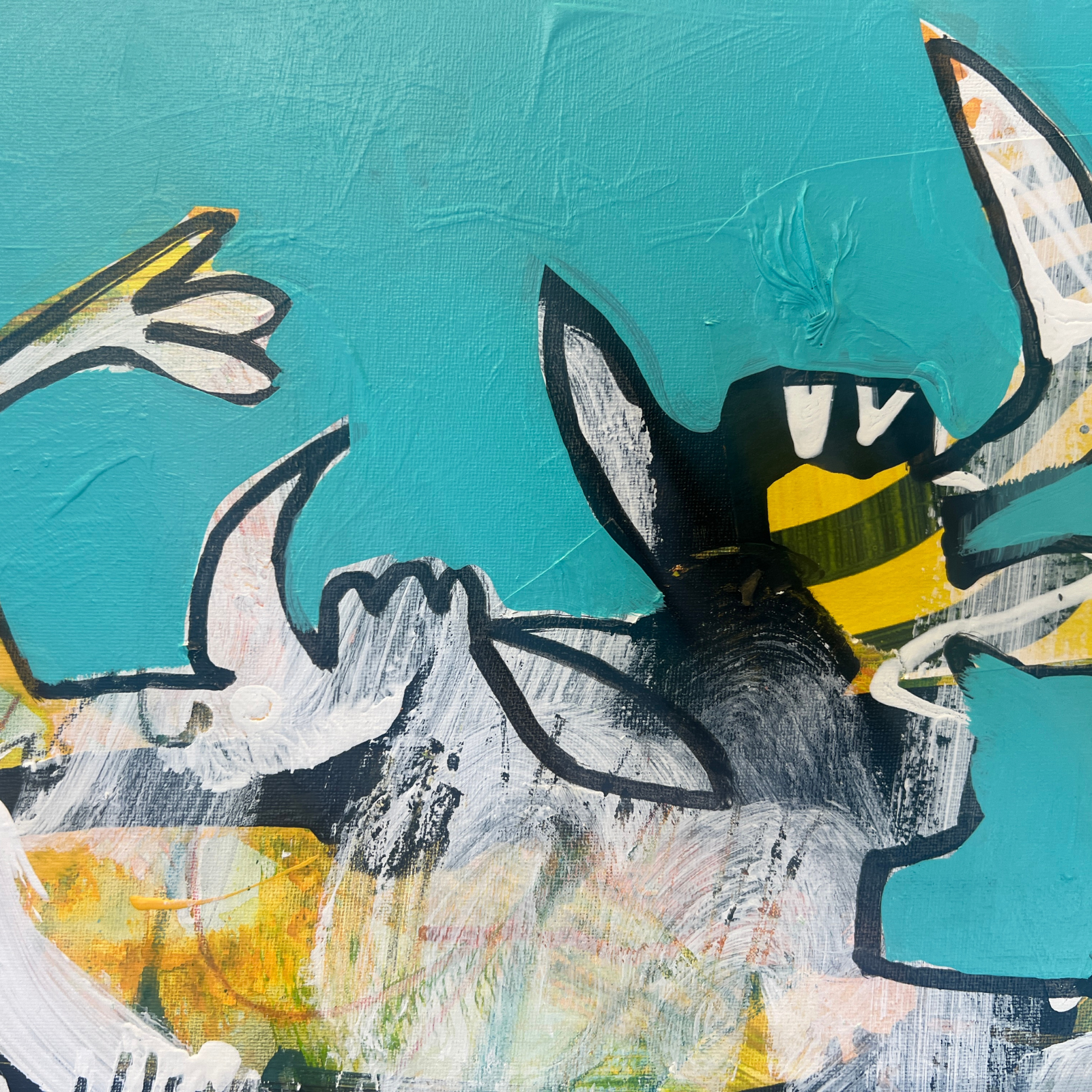 Detail einer spielerischen Tierfigur aus dem Originalgemälde Happy Rebels – Wild Harmony von Fredi Gertsch.