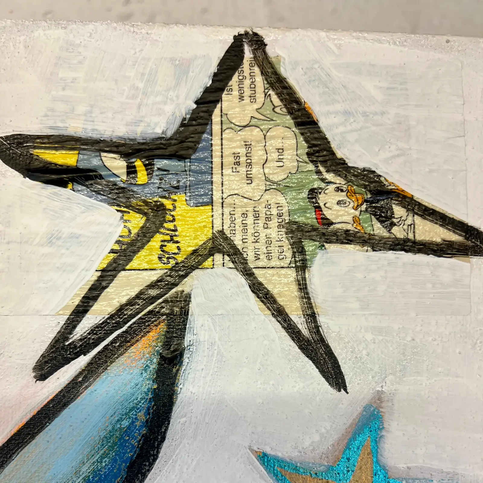Detail Stern mit Collage und Zeitungsausschnitt, Pop Art Acrylgemälde King Is King, Fredi Gertsch, 2024