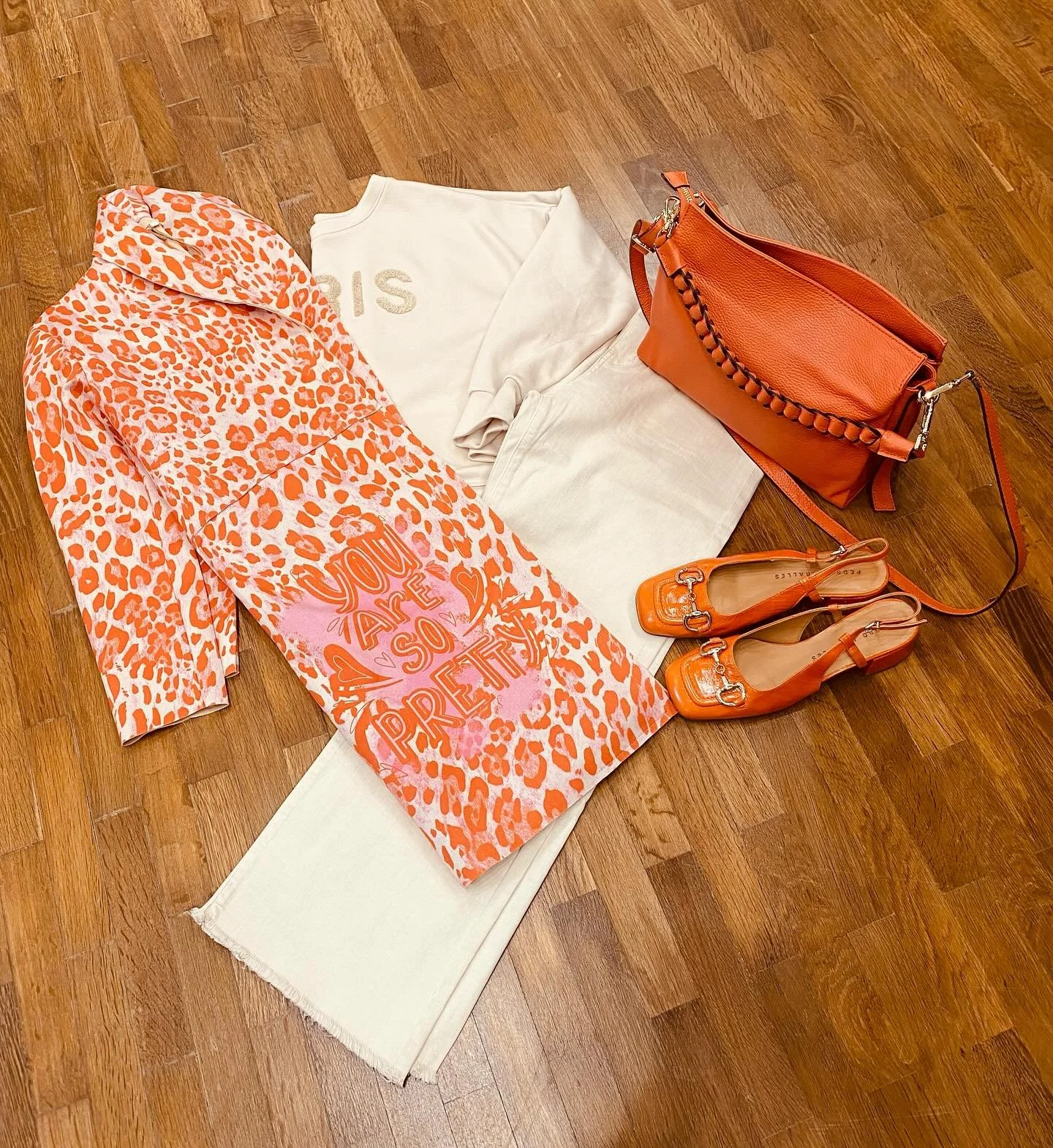 🇮🇹 meldet schon Sonne und 14Grad
 Wir haben die Farben daf&uuml;r 😉😎
SONNTAG 9.2. verkaufsoffen - shoppen mit Zeit -
# Pferdemarkt Leonberg 
# Designsecondhand
# Marktplatz