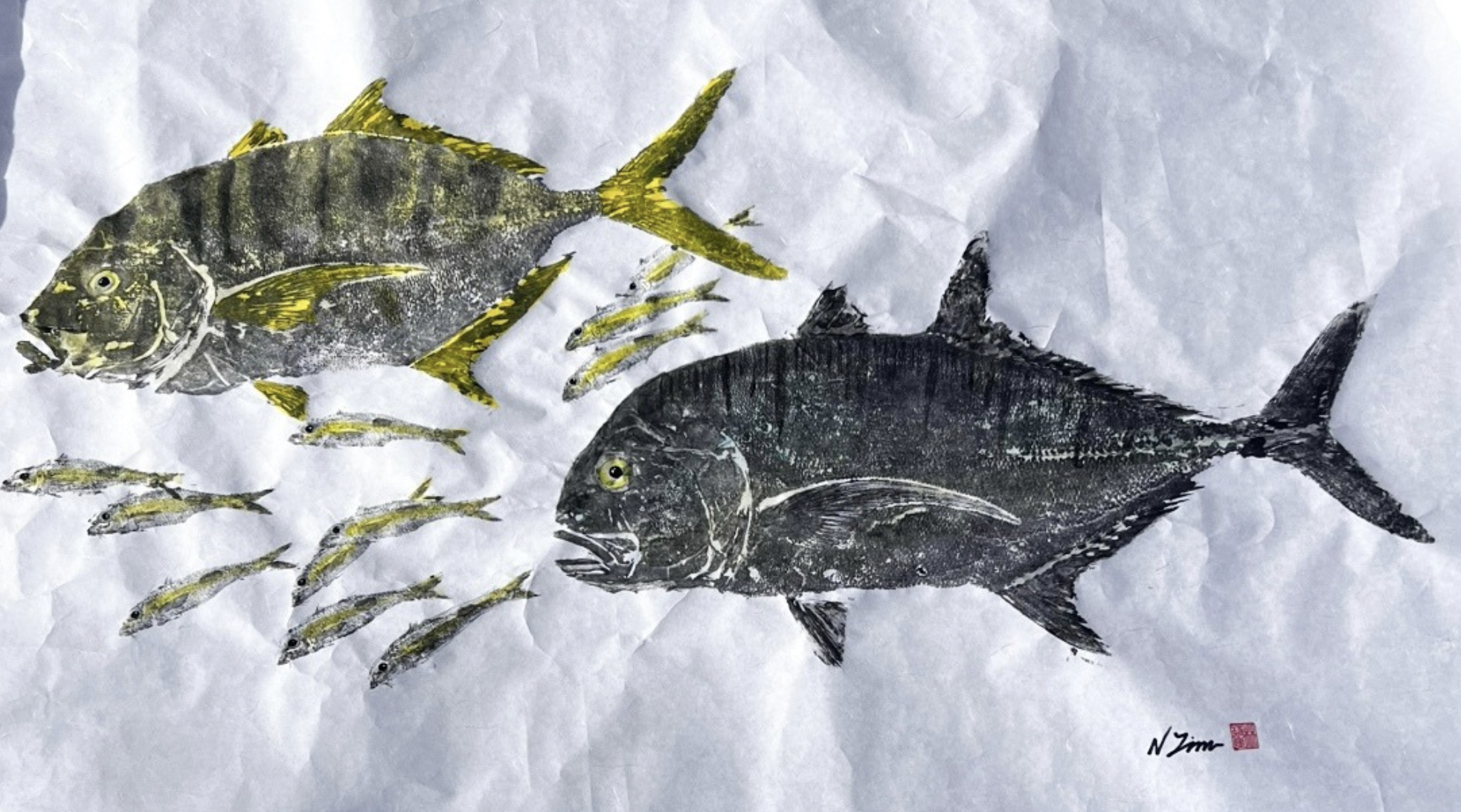 Artistic depiction of various fish, including two large fish, one yellowish and black striped, and several smaller fish, on crumpled white paper background, with artist signature and red seal in bottom right corner.