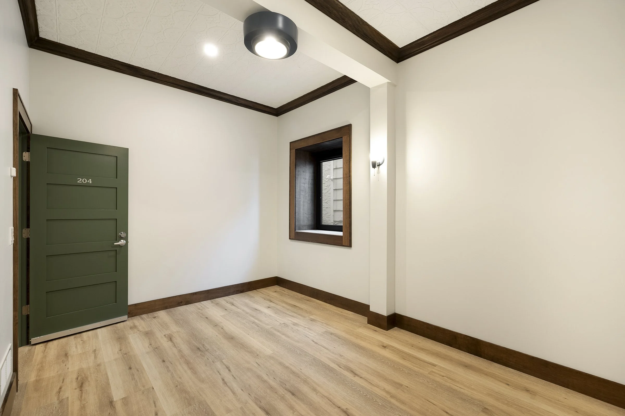 Pavel Ushakov _ 5249 Chicago Ave _ 020.jpg