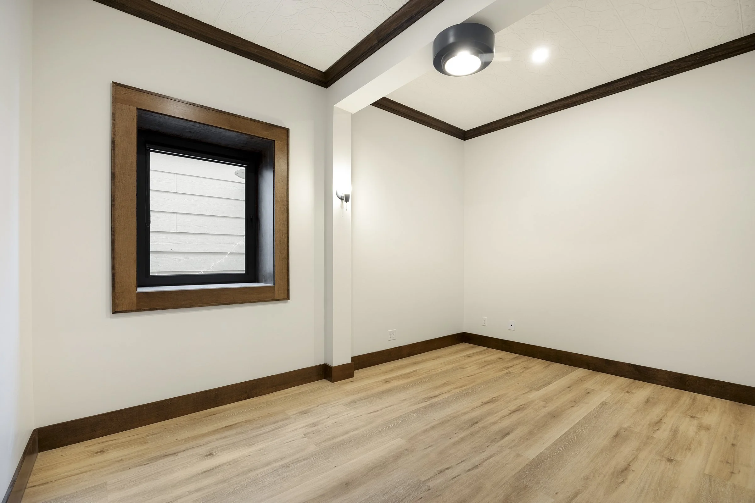 Pavel Ushakov _ 5249 Chicago Ave _ 019.jpg