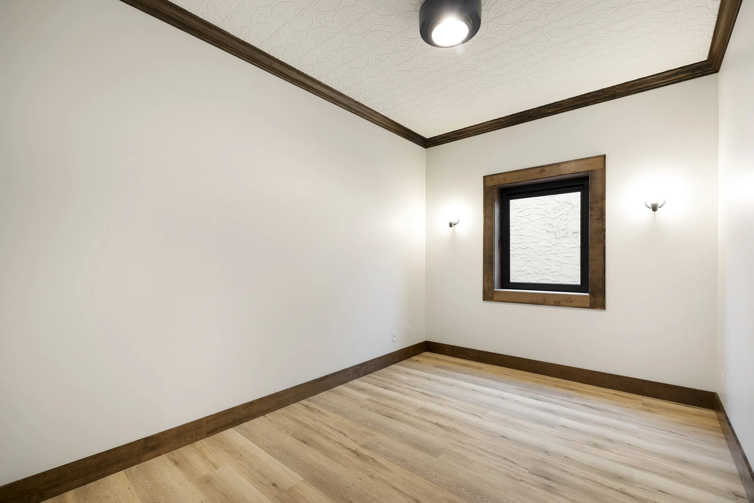 Pavel Ushakov _ 5249 Chicago Ave _ 017.jpg