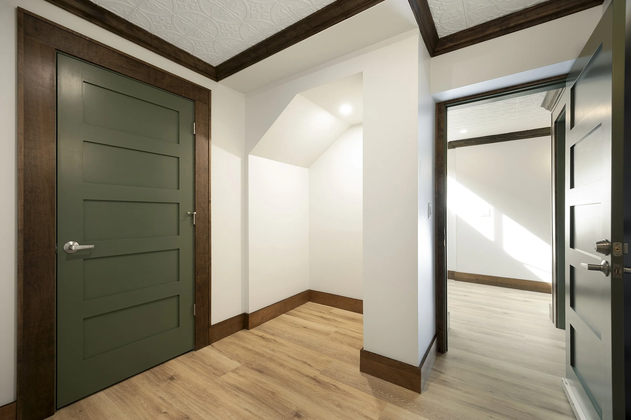 Pavel Ushakov _ 5249 Chicago Ave _ 029.jpg