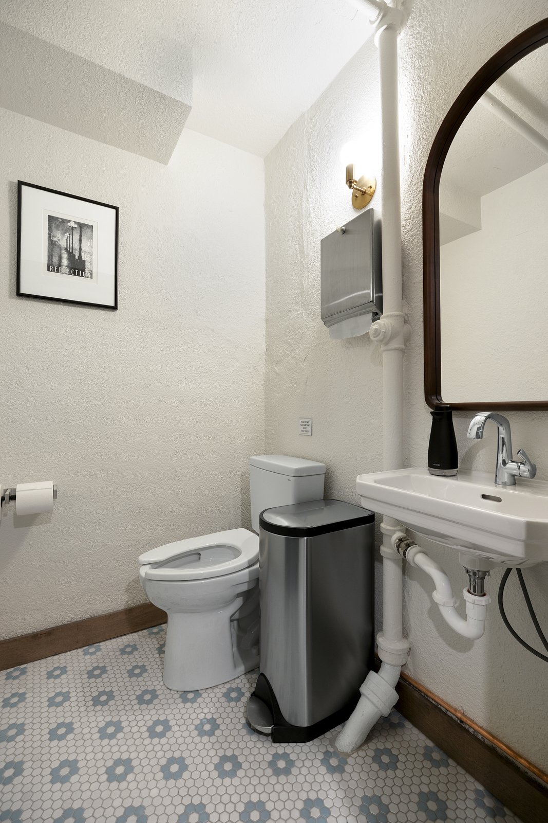 Pavel Ushakov _ 5249 Chicago Ave _ 036.jpg