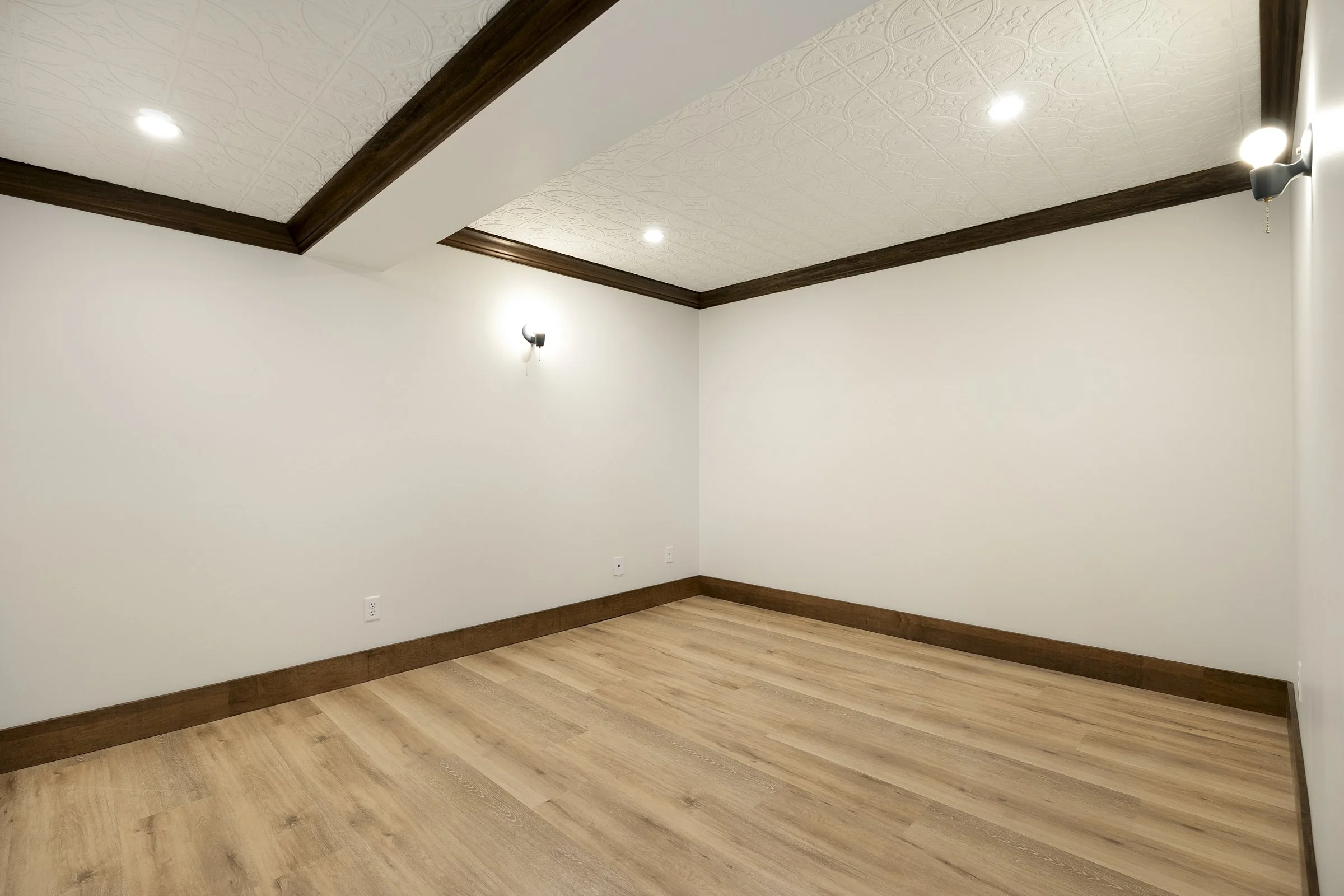 Pavel Ushakov _ 5249 Chicago Ave _ 026.jpg