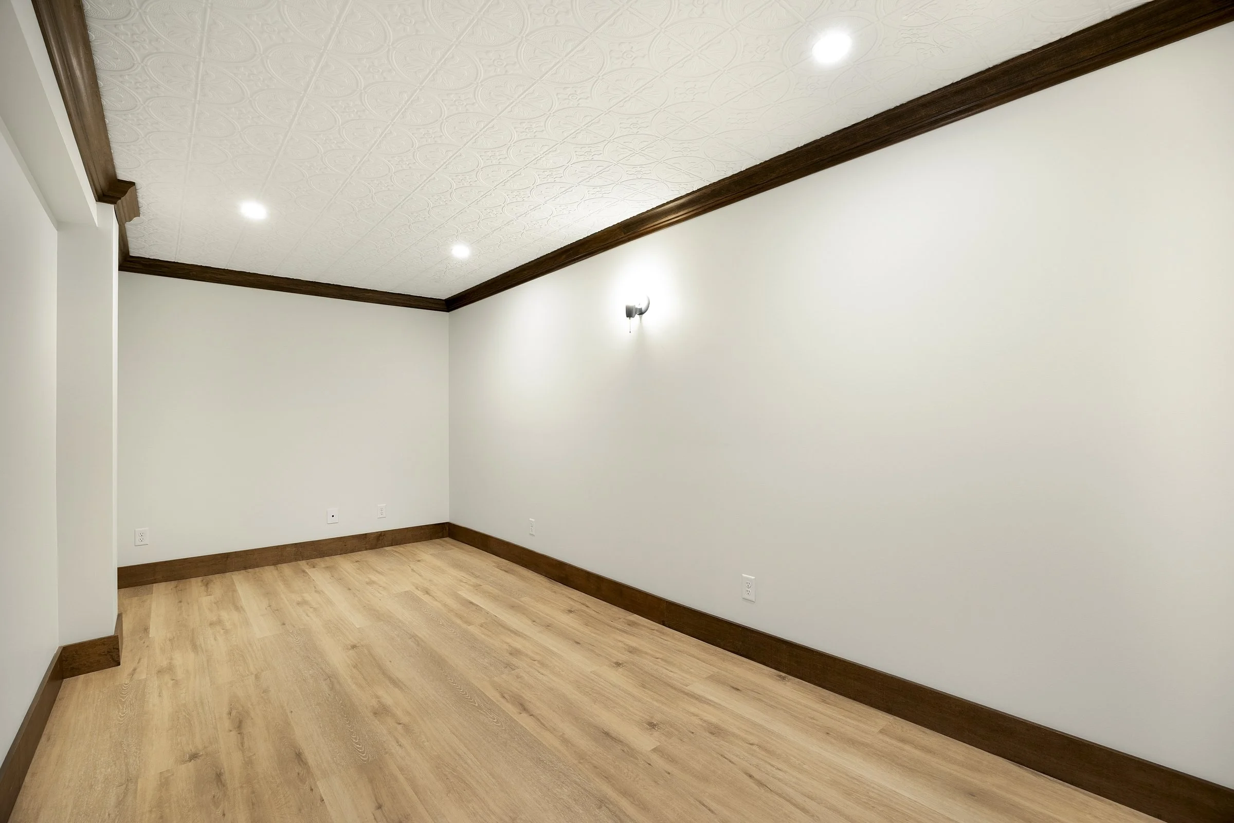 Pavel Ushakov _ 5249 Chicago Ave _ 024.jpg