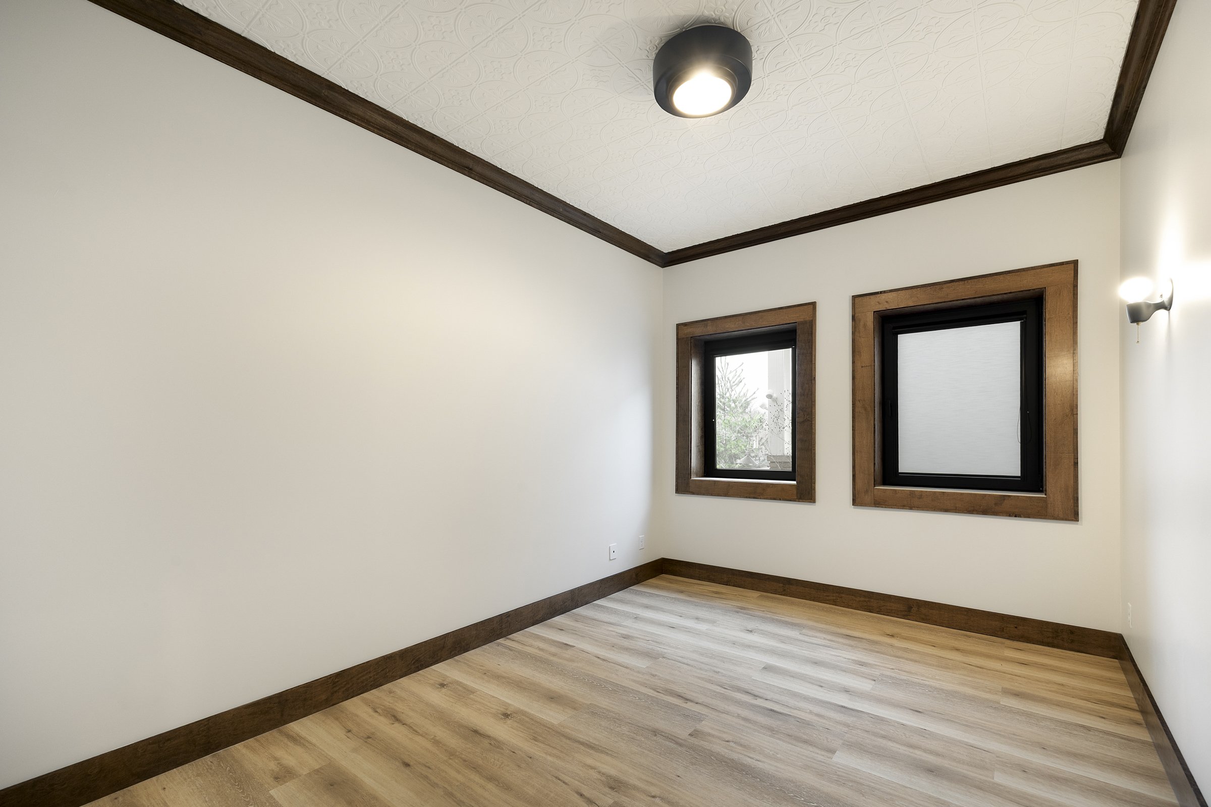 Pavel Ushakov _ 5249 Chicago Ave _ 015.jpg