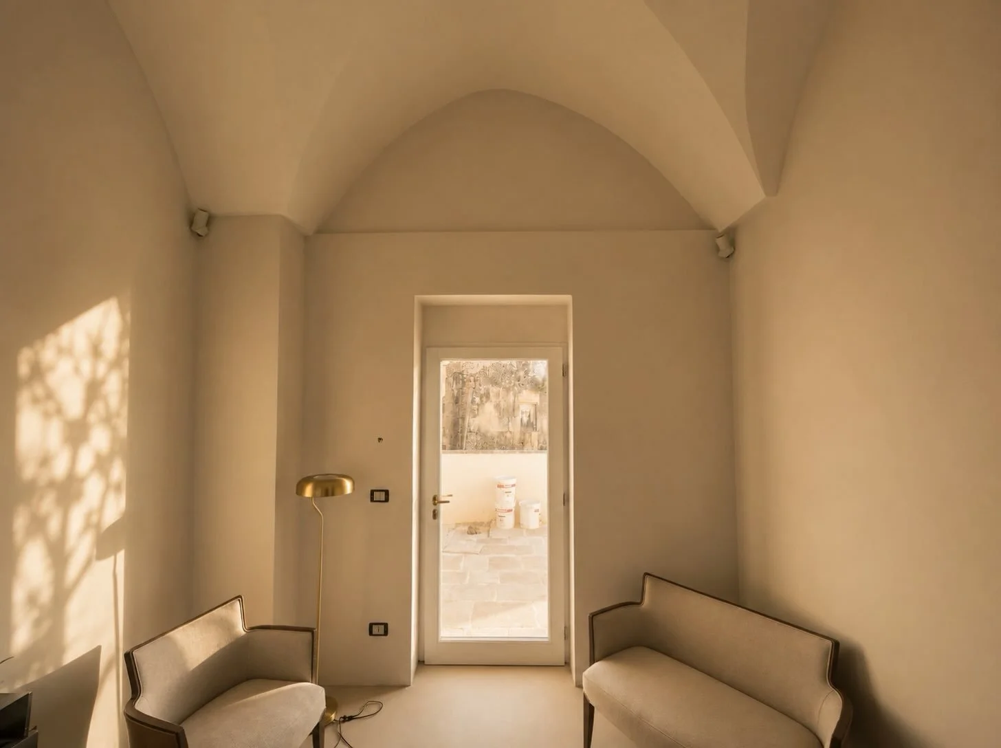 Room by room, the palazzo is coming together. The seats are in place, the light is set, and the room is beginning to feel lived-in. A few details still to come, then very soon it will be ready to welcome you.

&bull;

Stanza dopo stanza, il palazzo p