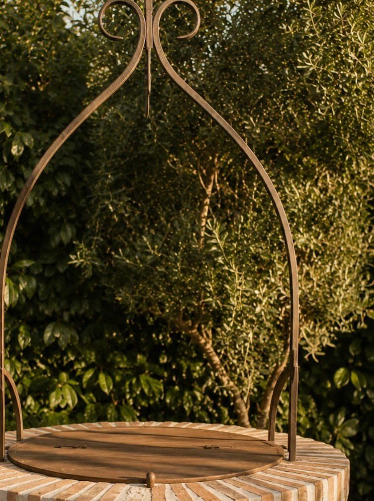 Old maps of Corigliano d&rsquo;Otranto mark more than one cistern across the town, wells integrated into daily life long before running water reached these walls. Wells like this one served that same purpose in houses throughout the region, storing w