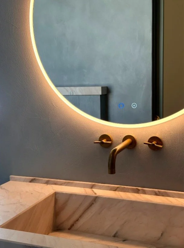 Every room in a house has its own relationship with light, and the bathrooms at Palazzo A Mauro were considered with the same care. Here, the lighting was chosen to feel soft and warm, creating a calm atmosphere while still giving the space all the l