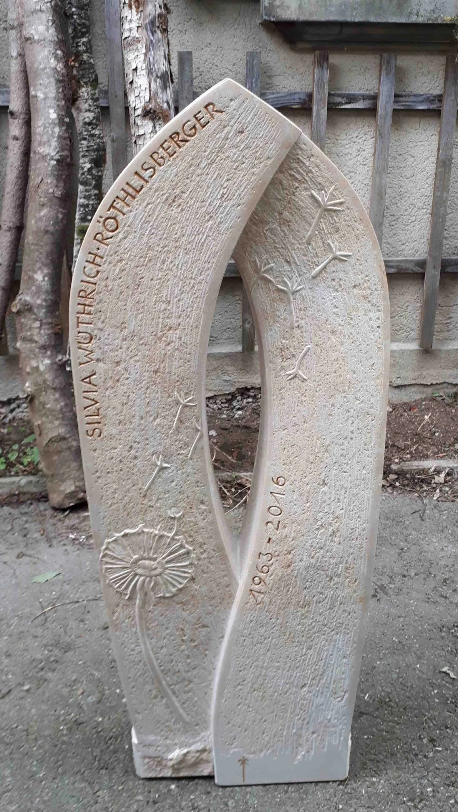 Material: Laufener Kalkstein, Schweiz BL