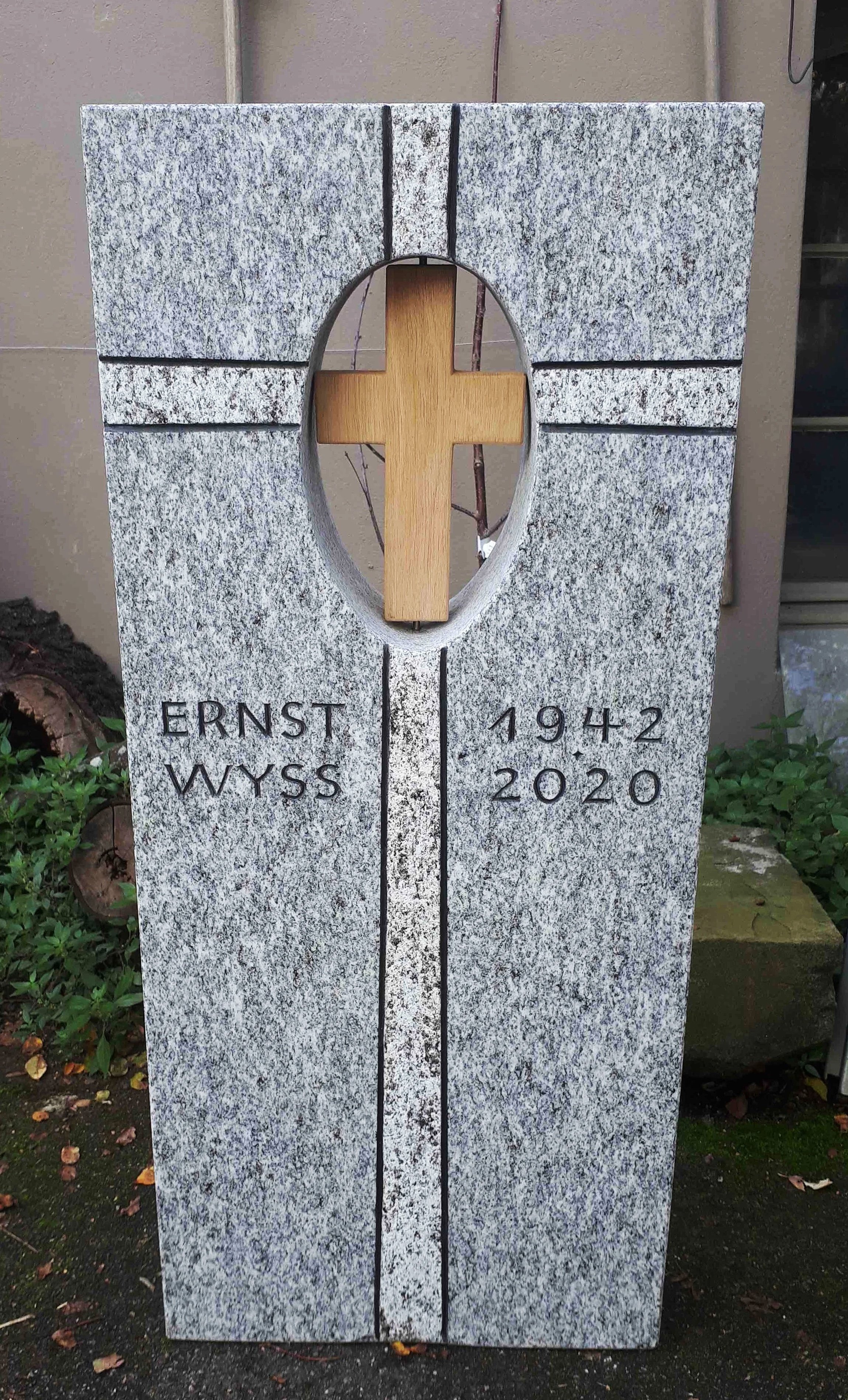 Material: Lodrino Gneis, Schweiz TI