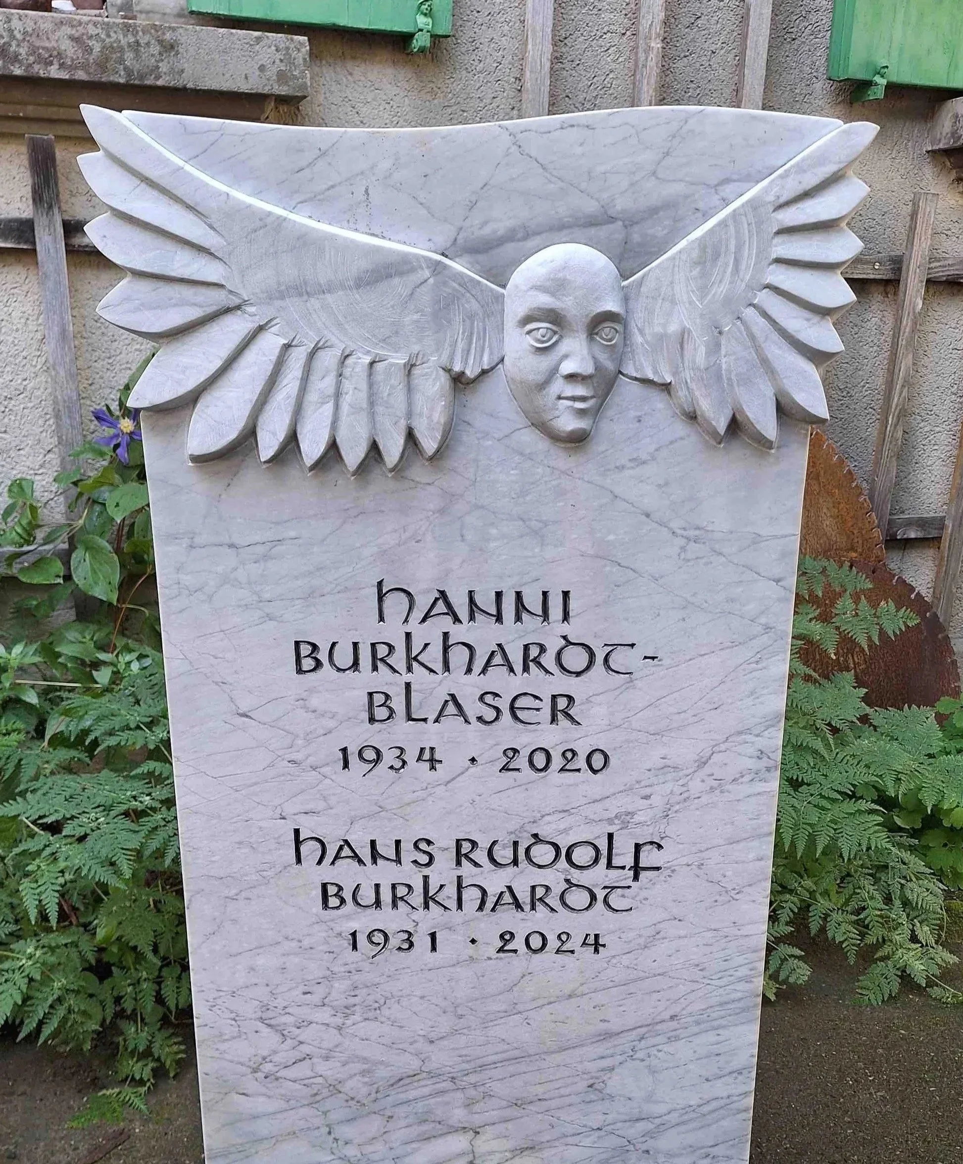 Abstrakter Engel,
Material: Bardiglio Marmor Italien