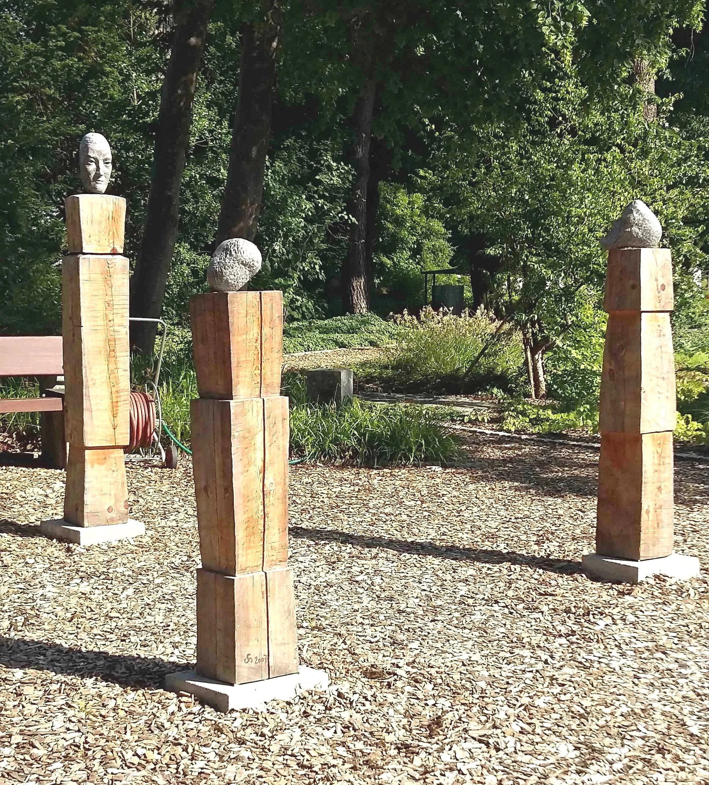 Skulpturengruppe: "Die drei Lebensphasen", auf dem Friedhof Konolfingen. Entstehungsjahr  2007