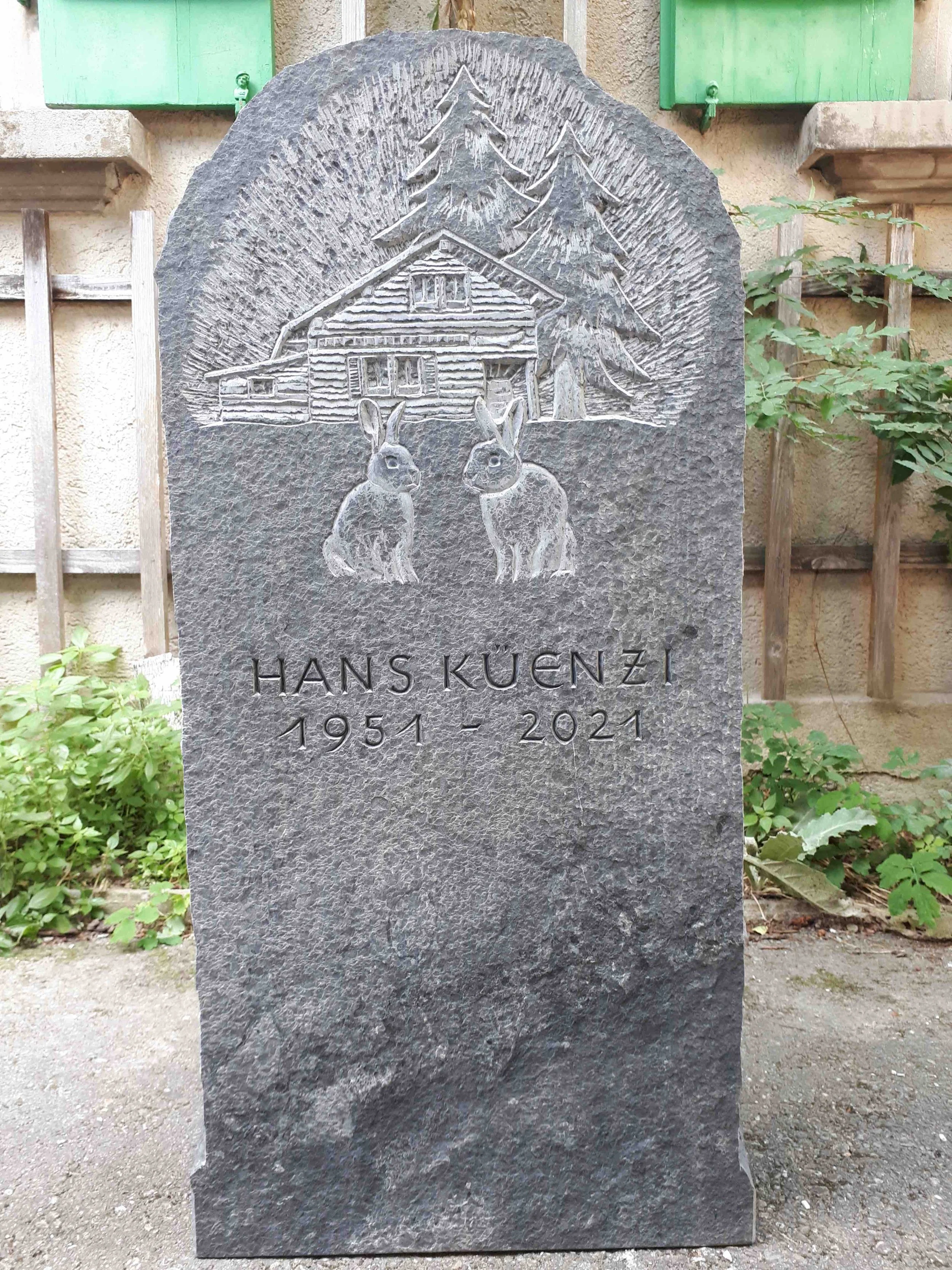 Material: Dunkler Mitteholzer Alpenkieselkalk,  Schweiz BE