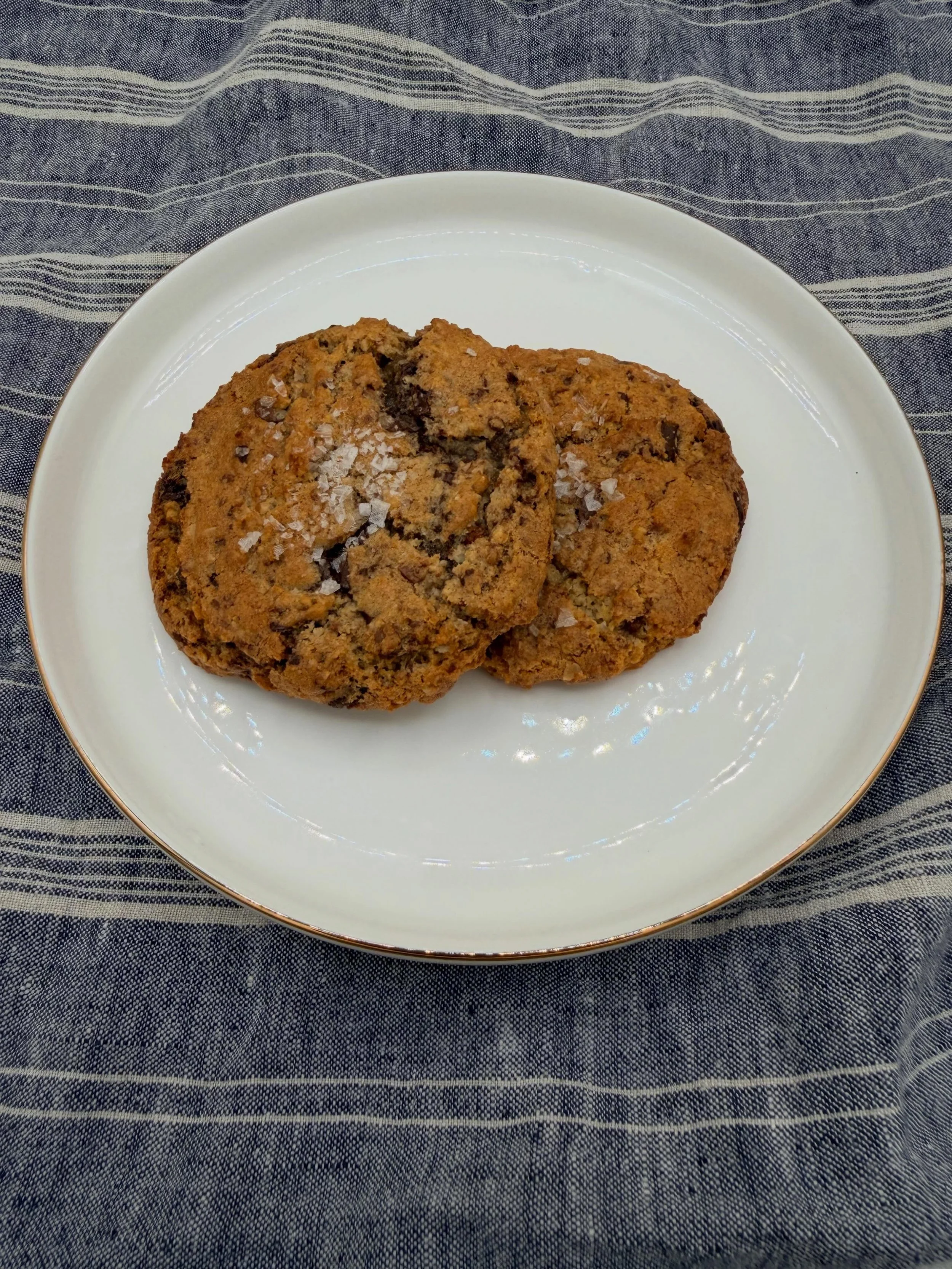 For the cookie lovers of the world, this one is for you. Hand-crafted brown butter + sea salt chocolate chunk cookies. 🍪 

Heat for exactly eight seconds in the microwave to have the perfect treat every time.