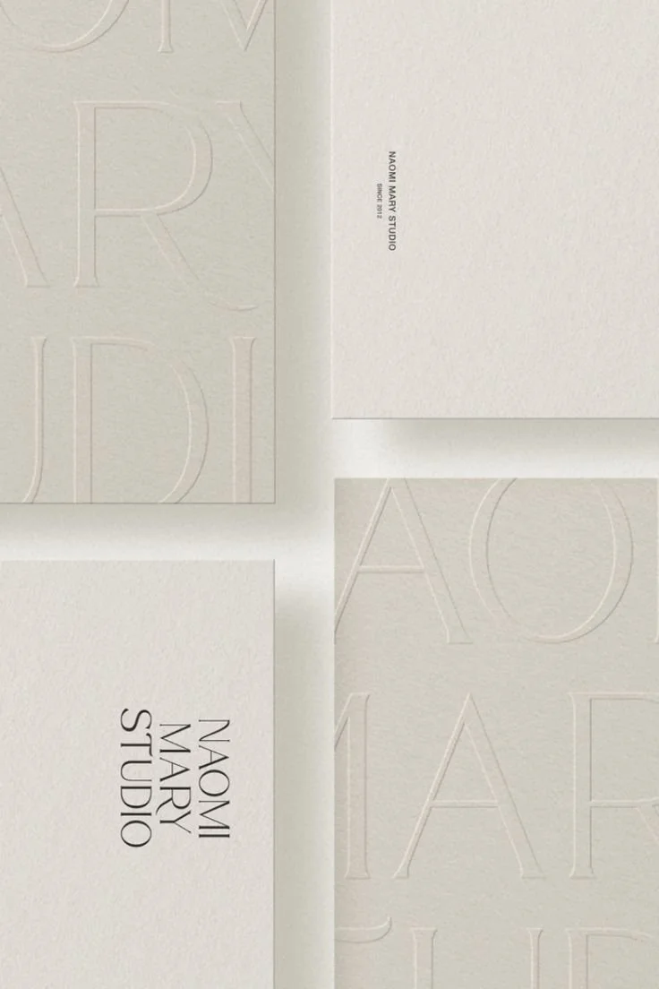 Conception d'identité visuelle et design de papeterie de luxe : création de logo et cartes de visite personnalisées par Philippe Hereng à Bruxelles.