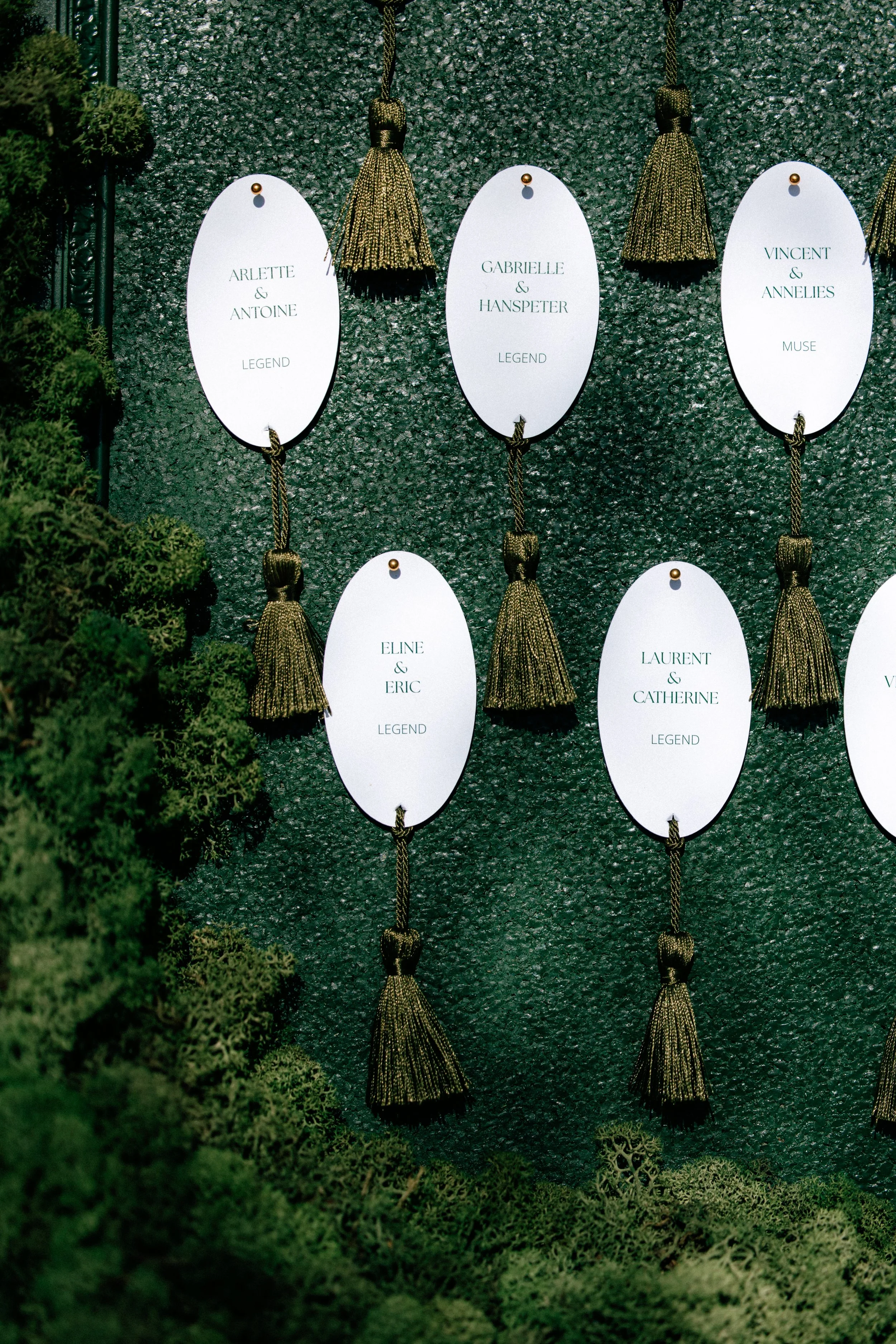 Disposition des places pour la tables fait sur mesure en mouse végétal verte et papeterie fait sur mesure. Mariage Provence à Reillanne en France