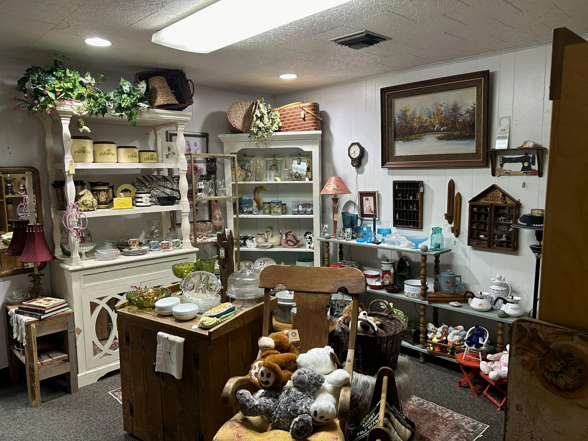 Roosters Antiques Lafayette Rooms 2026 (21).jpg