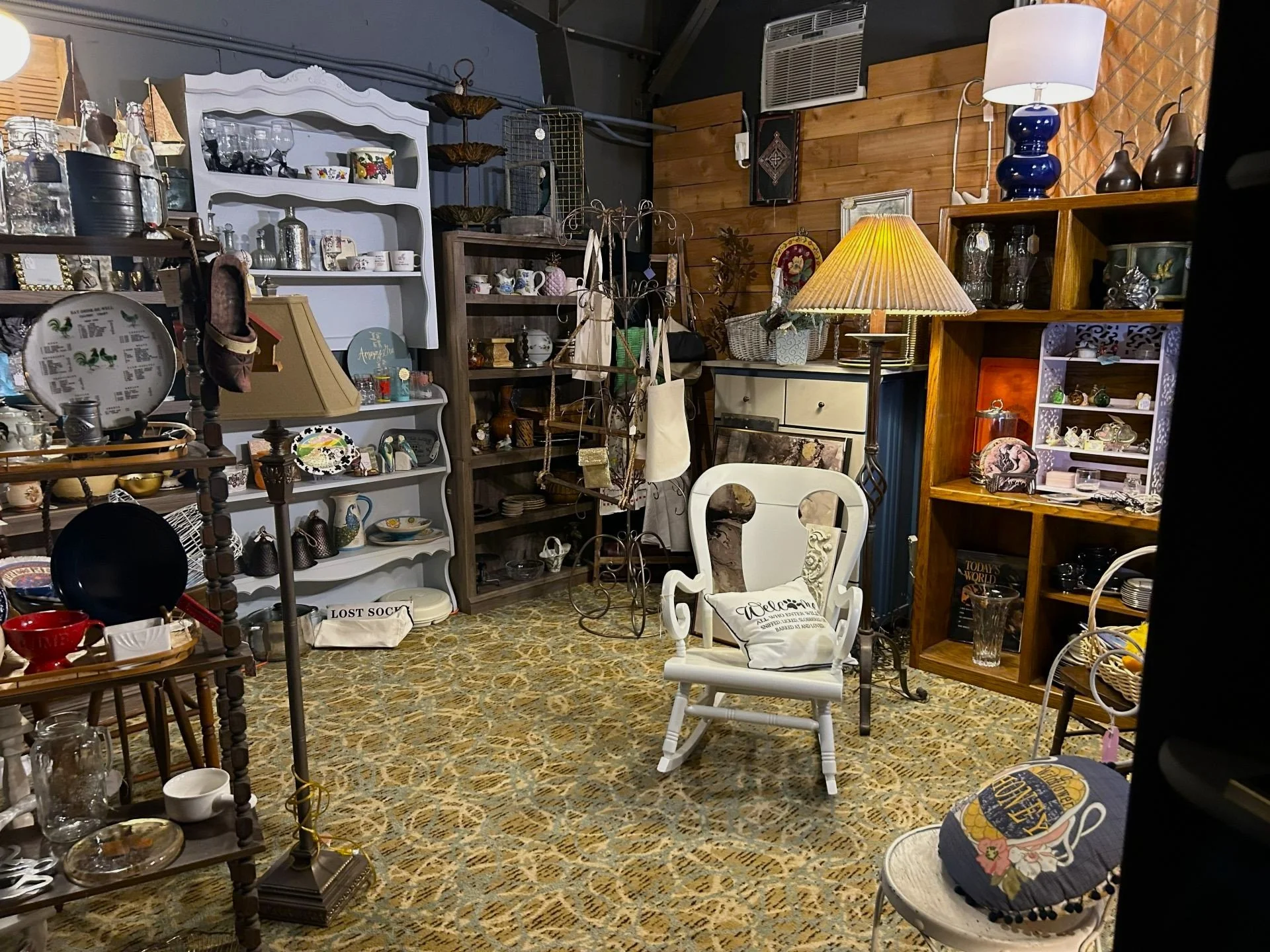 Roosters Antiques Lafayette Rooms 2026 (13).jpg