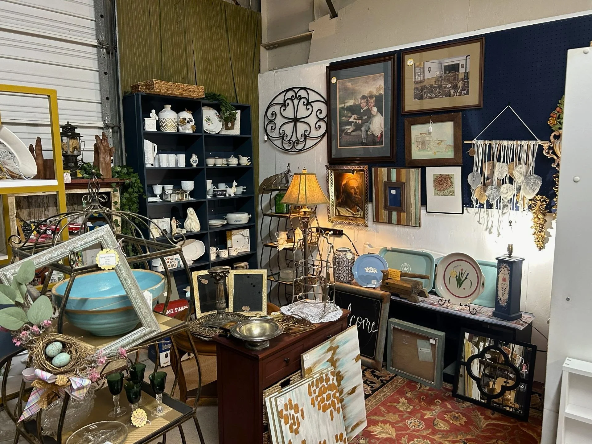 Roosters Antiques Lafayette Rooms 2026 (11).jpg
