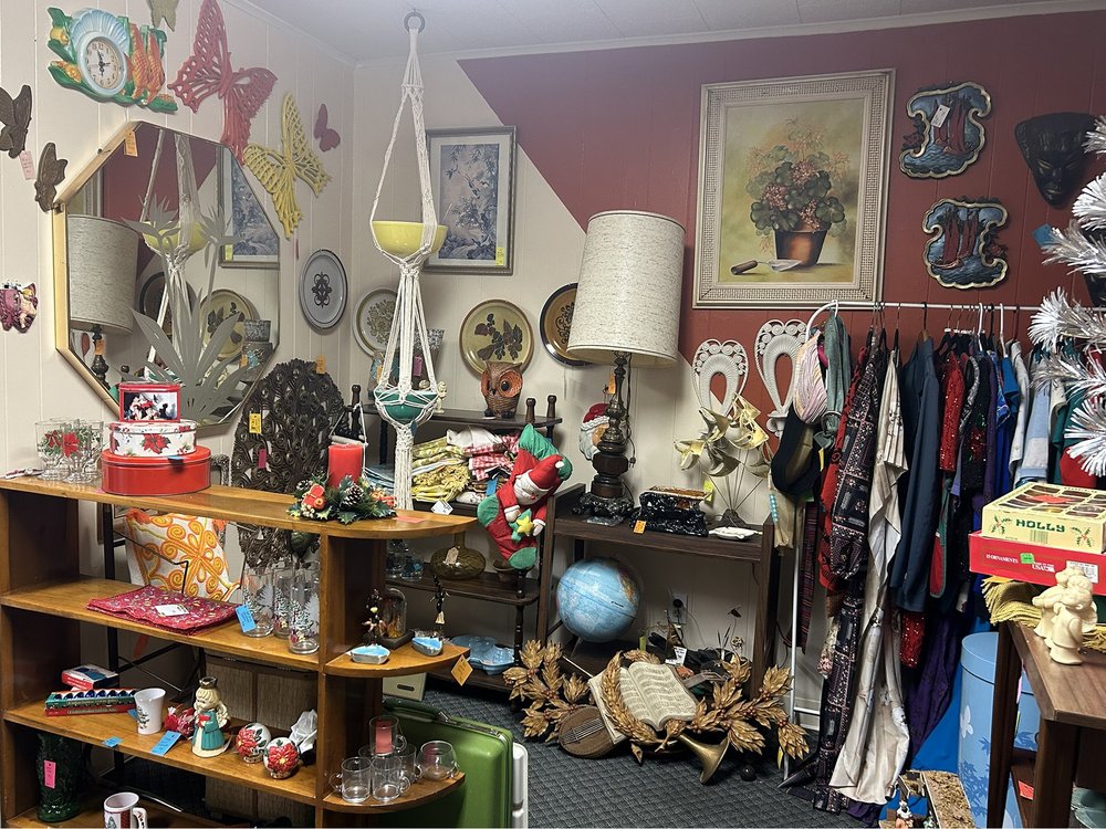 gallery-1-rooster-s-antiques-and-home-decor