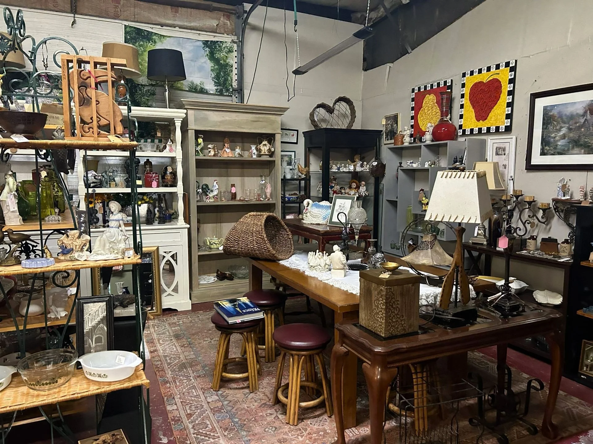 Roosters Antiques Lafayette Rooms 2026 (19).jpg