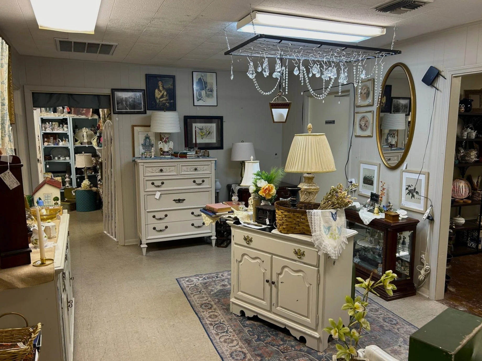 Roosters Antiques Lafayette Rooms 2026 (5).jpg