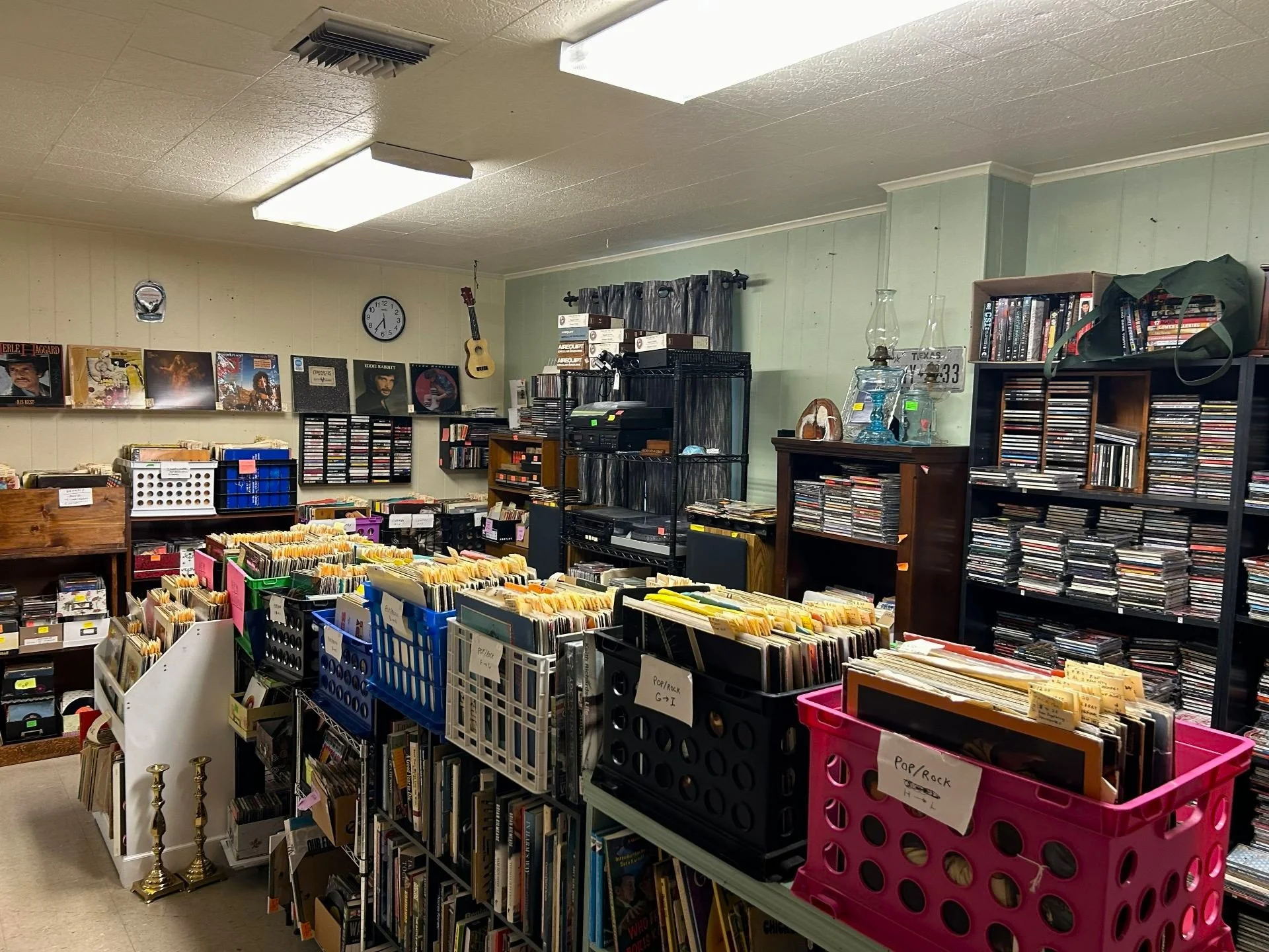 Roosters Antiques Lafayette Rooms 2026 (7).jpg