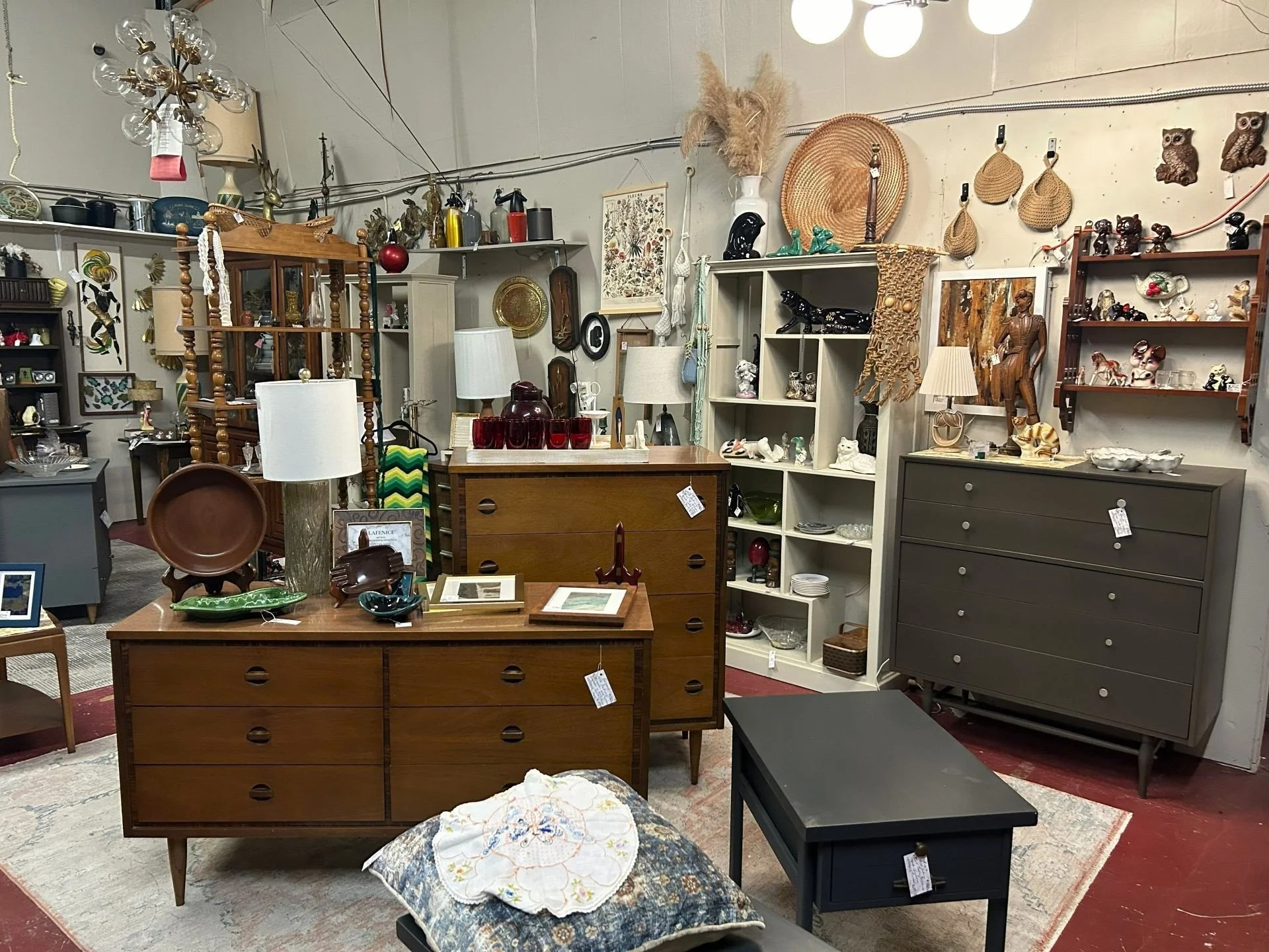 Roosters Antiques Lafayette Rooms 2026 (18).jpg