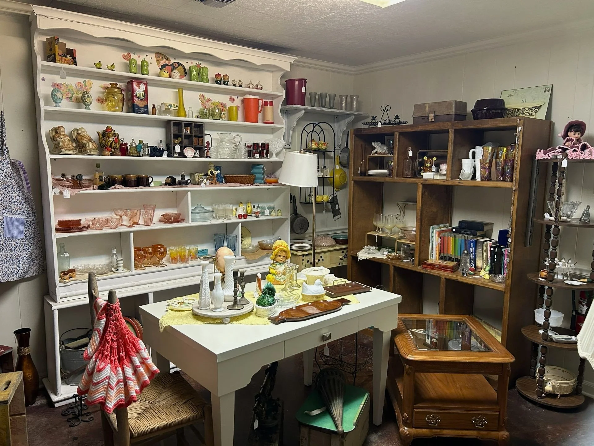 Roosters Antiques Lafayette Rooms 2026 (20).jpg