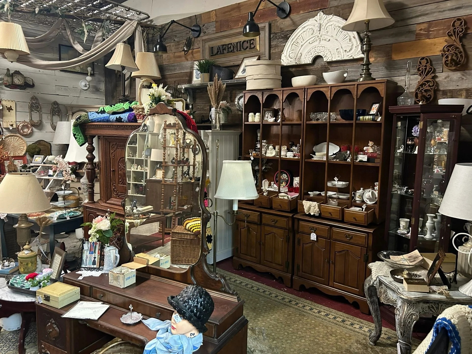 Roosters Antiques Lafayette Rooms 2026 (16).jpg