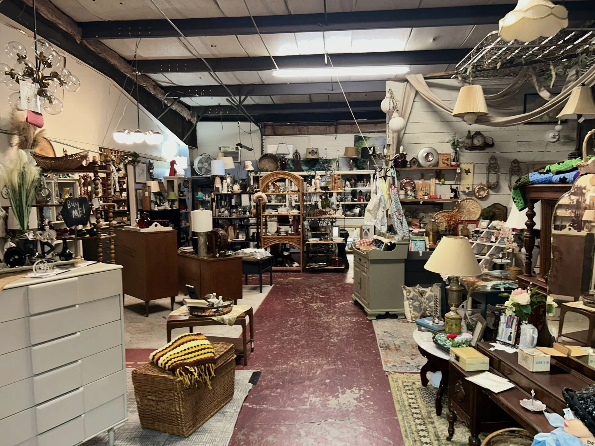 Roosters Antiques Lafayette Rooms 2026 (15).jpg