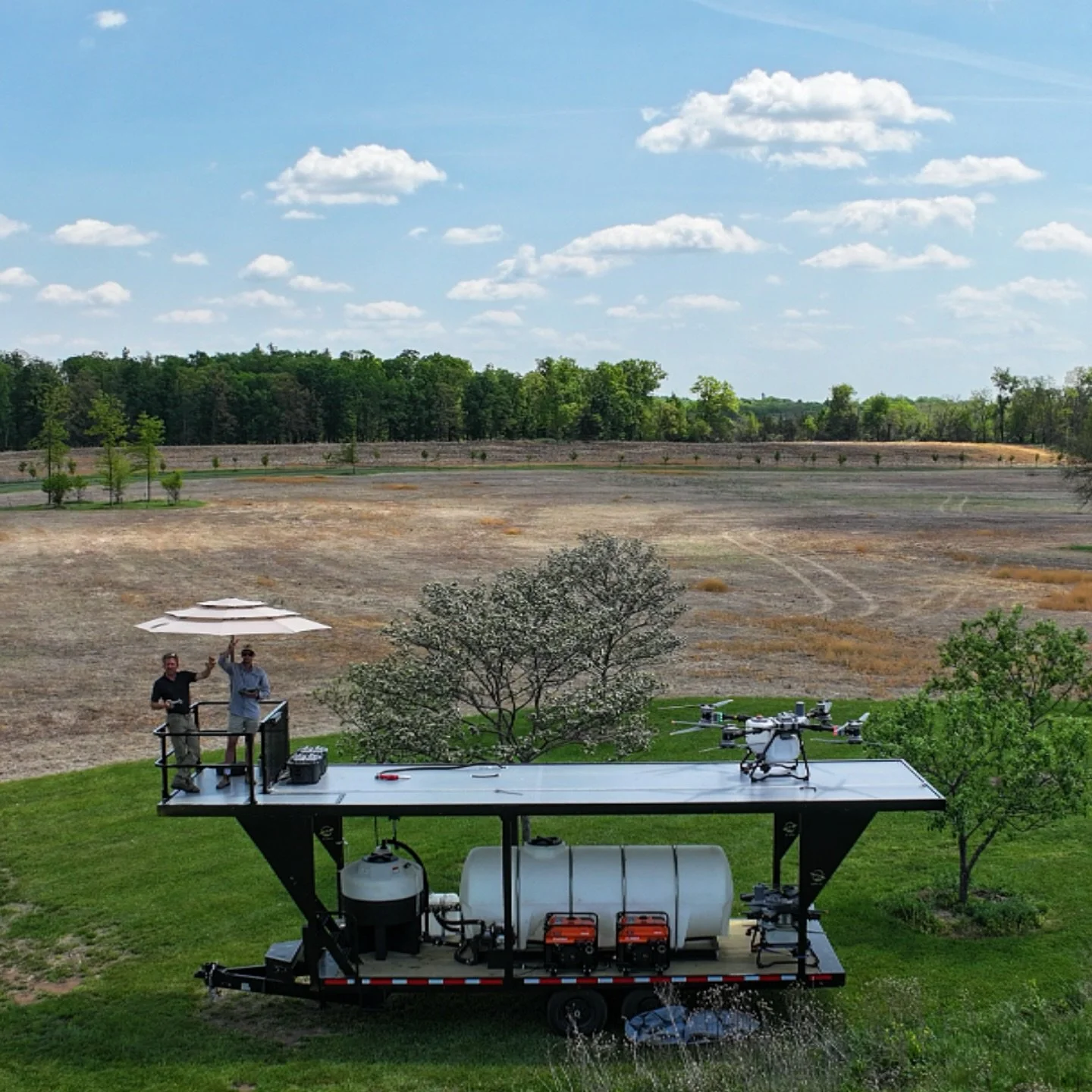 Just two dudes with a vision&hellip;landscape with a purpose, more diverse habitat, less mowed fescue lawns, healthier pastures, vineyards without disease, and all of it without ever putting a tractor tire mark through the field.

#djiagras #farmingp