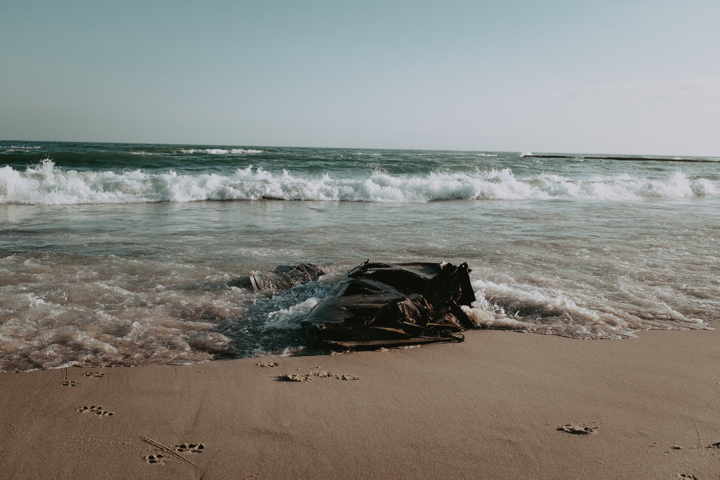 Parts of a shot down drone at the Odesa beach. Dmytro Gres